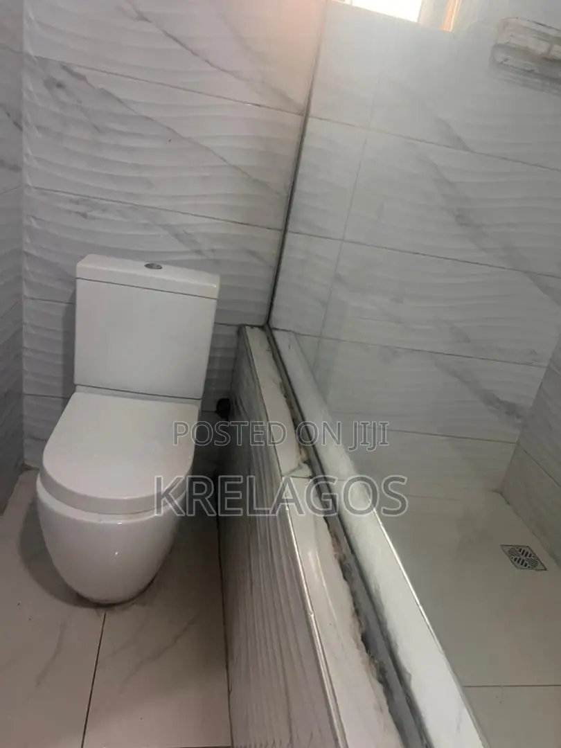 4bdrm Duplex in Chevron for rent