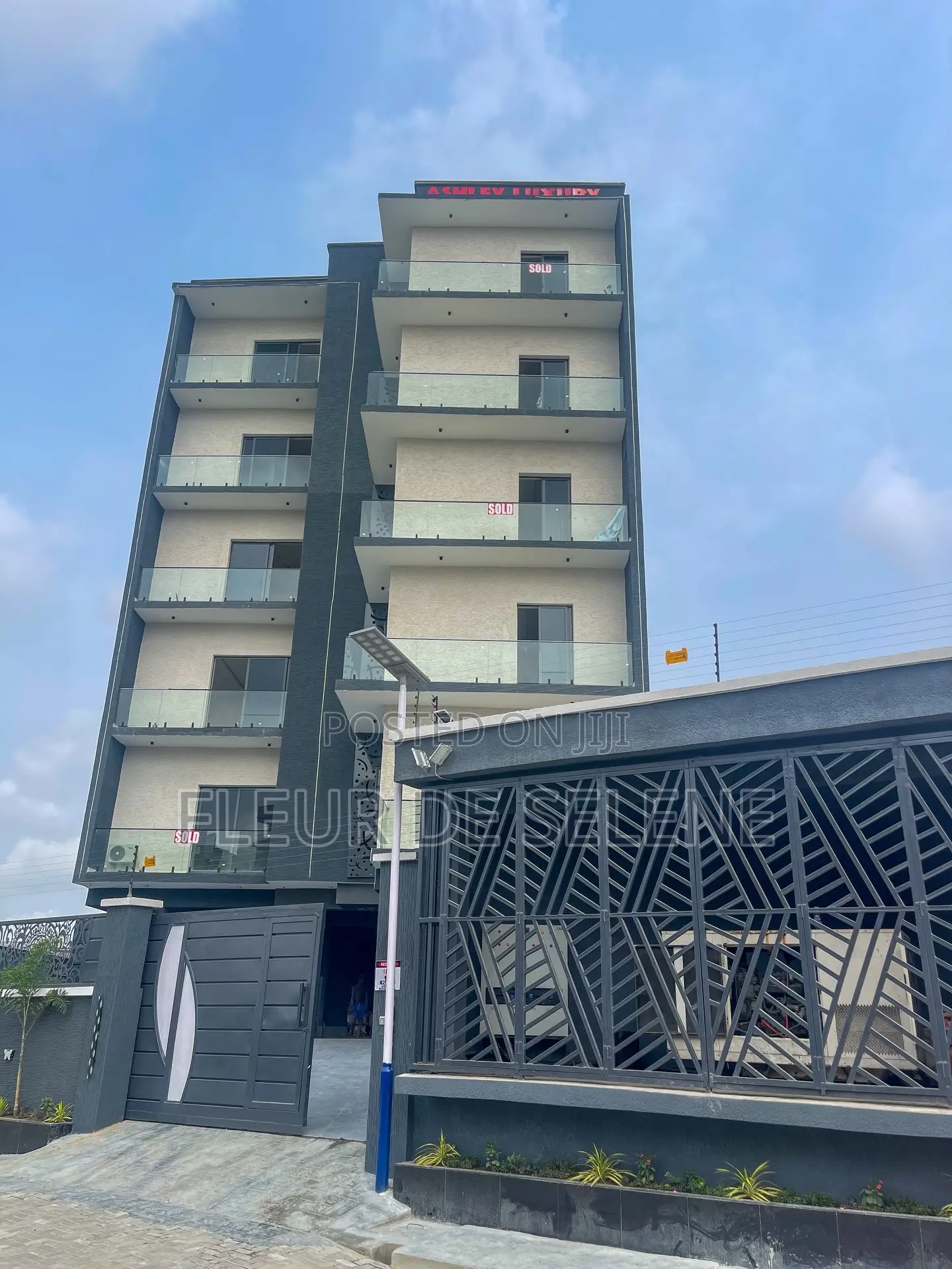 3bdrm Block of Flats in Lekki Phase 1 for sale
