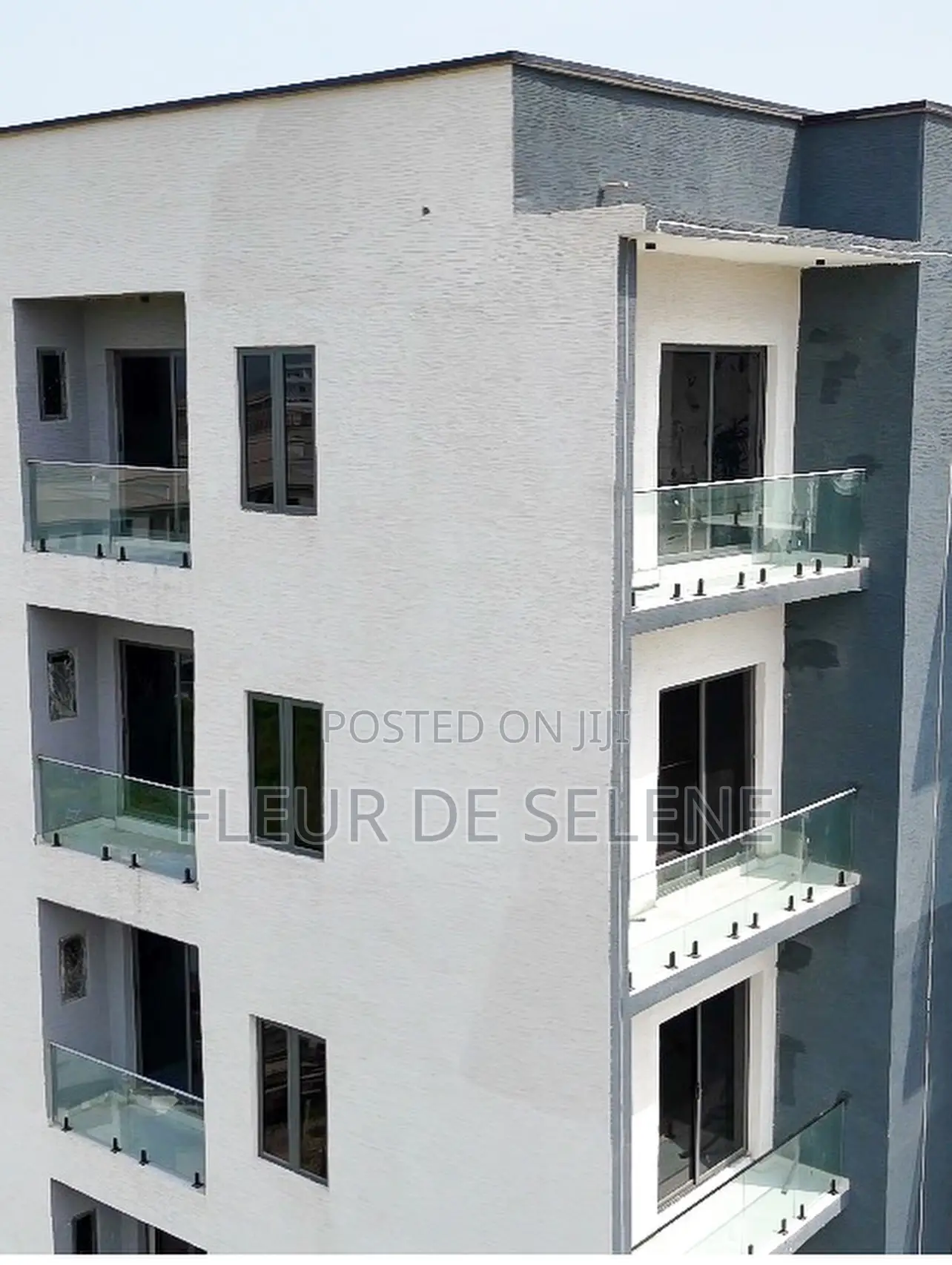 3bdrm Block of Flats in Lekki Phase 1 for sale