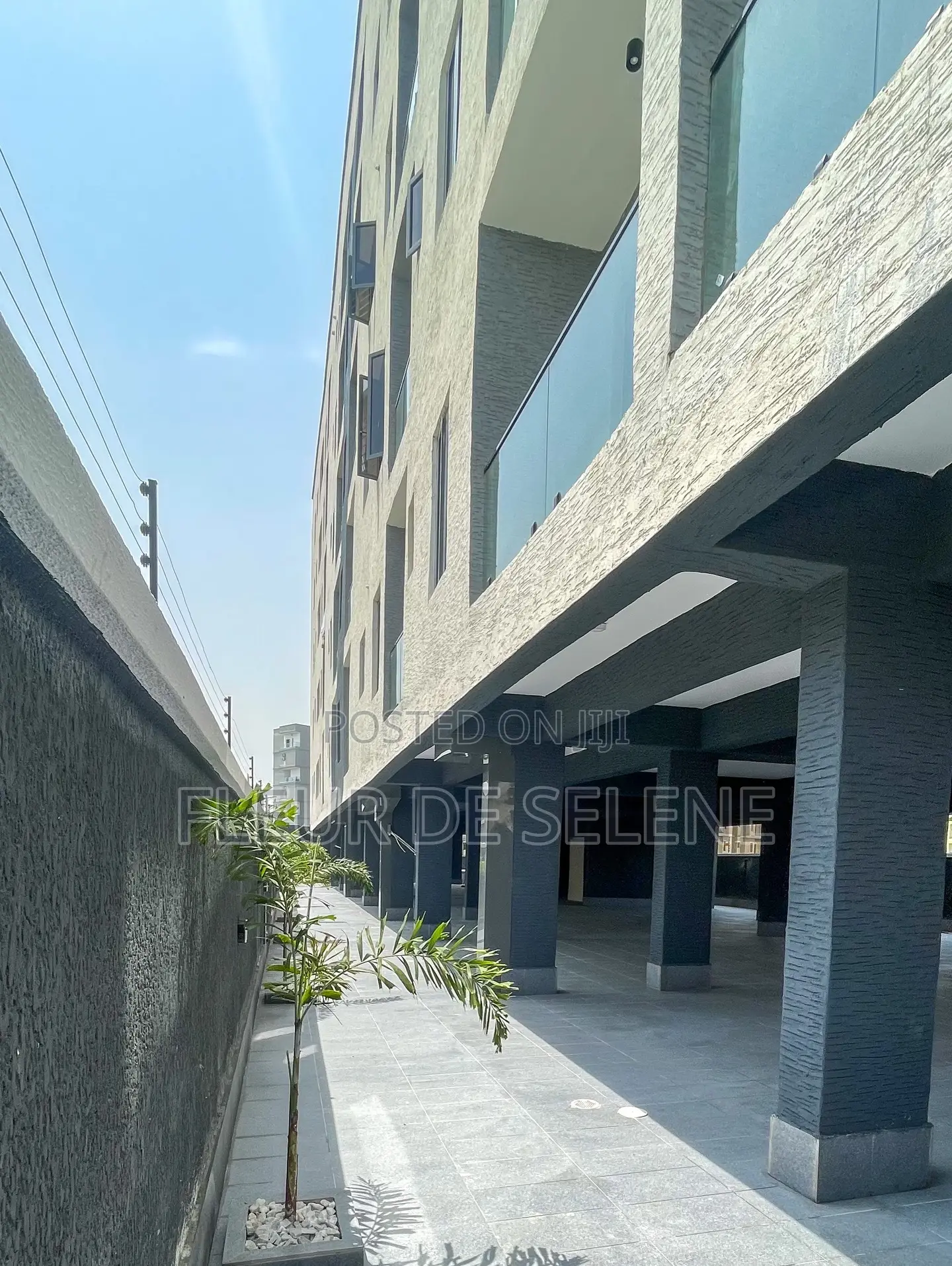 3bdrm Block of Flats in Lekki Phase 1 for sale