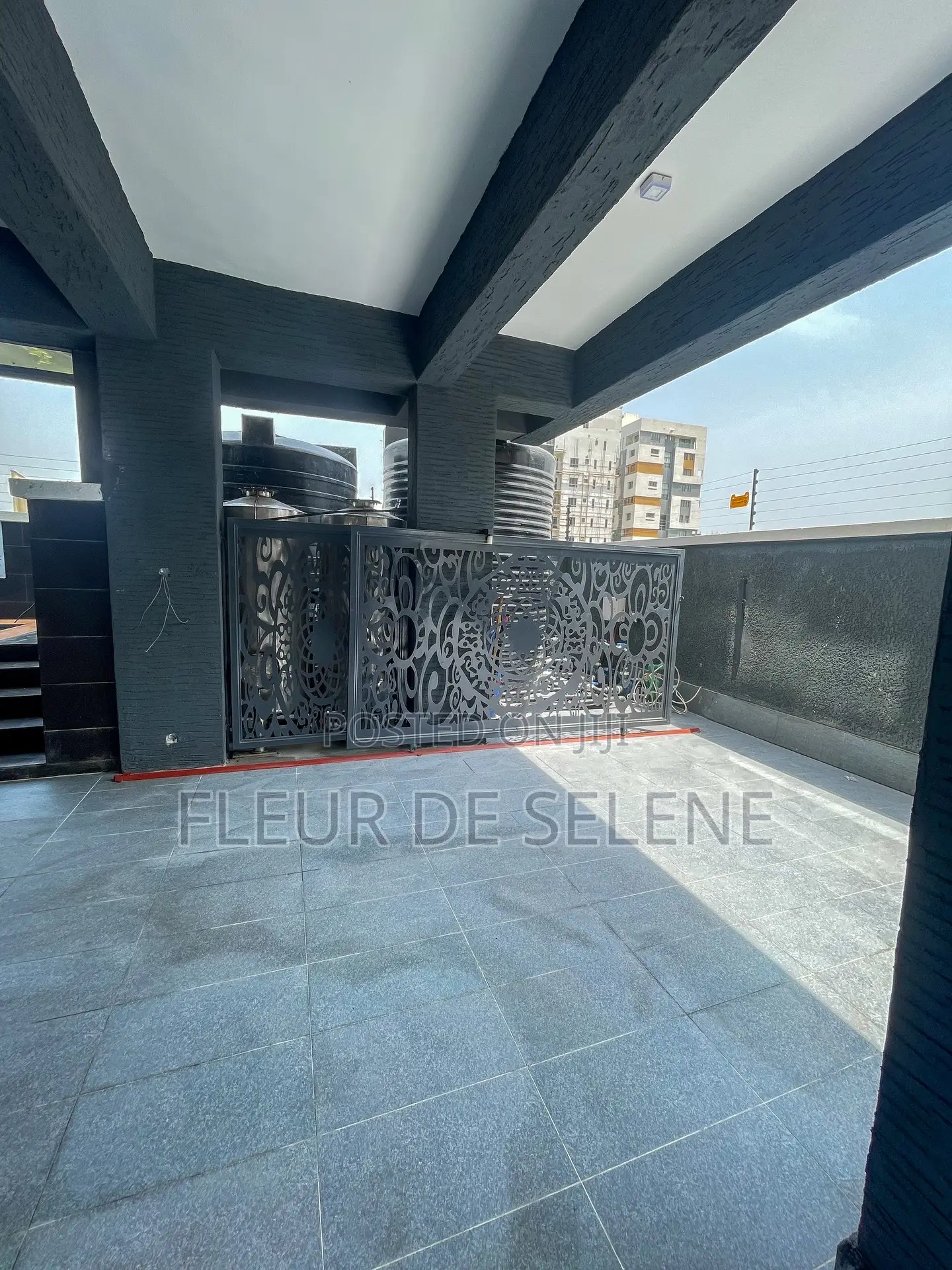3bdrm Block of Flats in Lekki Phase 1 for sale
