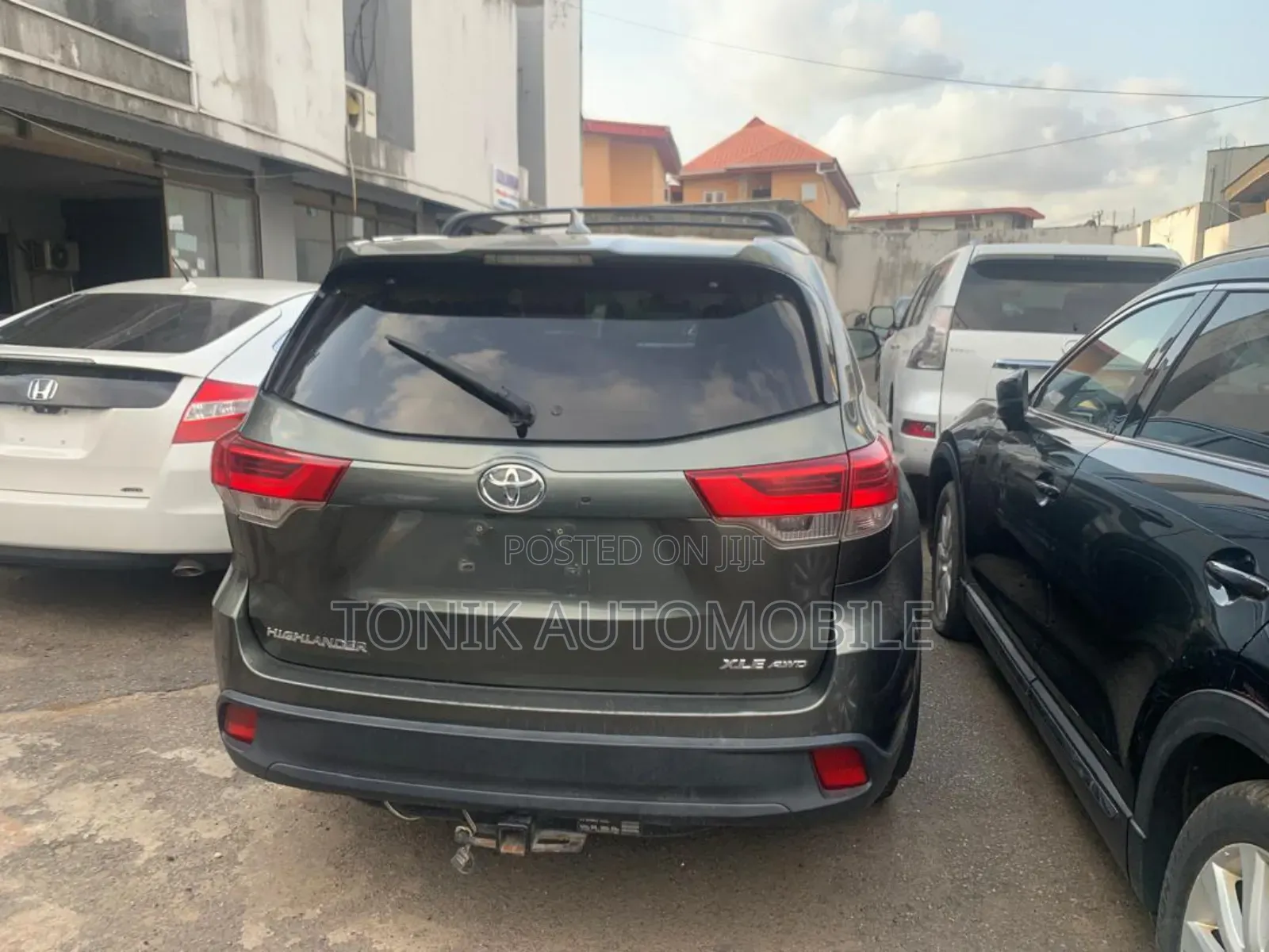 Toyota Highlander XLE 4x4 V6 (3.5L 6cyl 8A) 2017 Gray