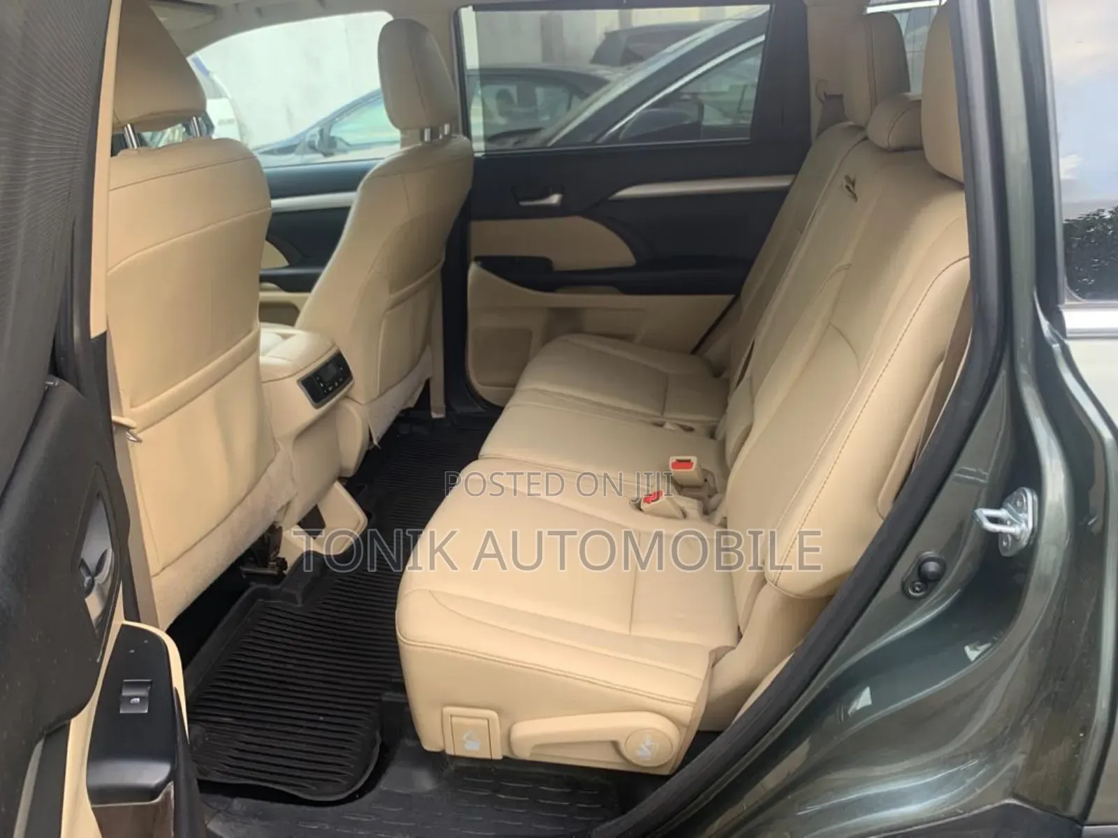 Toyota Highlander XLE 4x4 V6 (3.5L 6cyl 8A) 2017 Gray