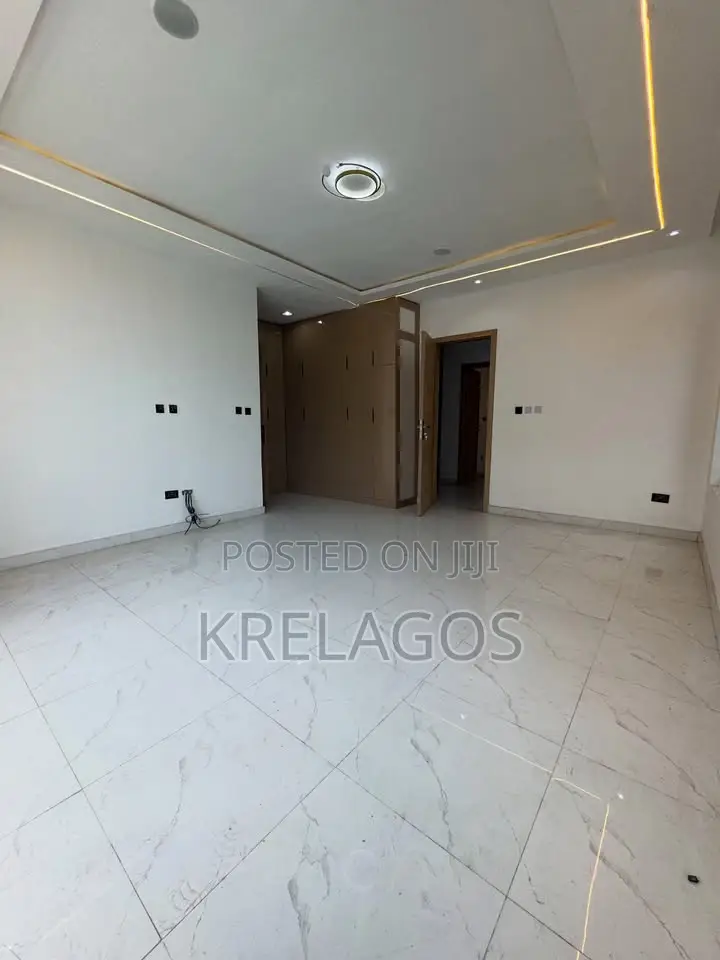 4bdrm Duplex in Chevron for rent