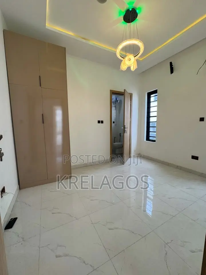 4bdrm Duplex in Chevron for rent