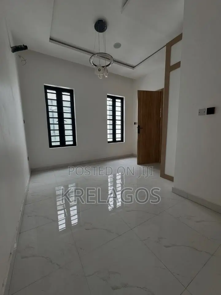 4bdrm Duplex in Chevron for rent