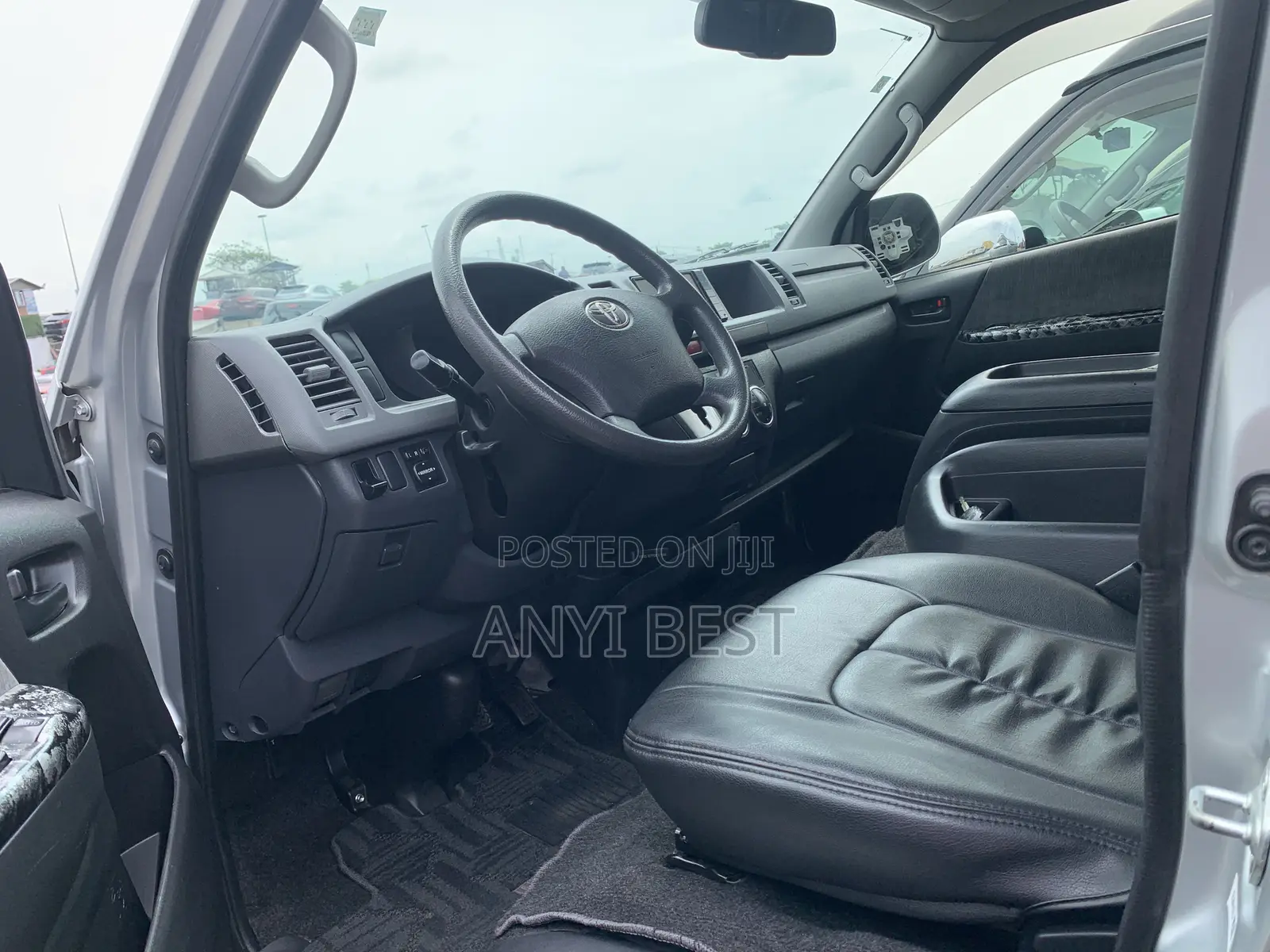 Toyota HiAce 2014 Silver