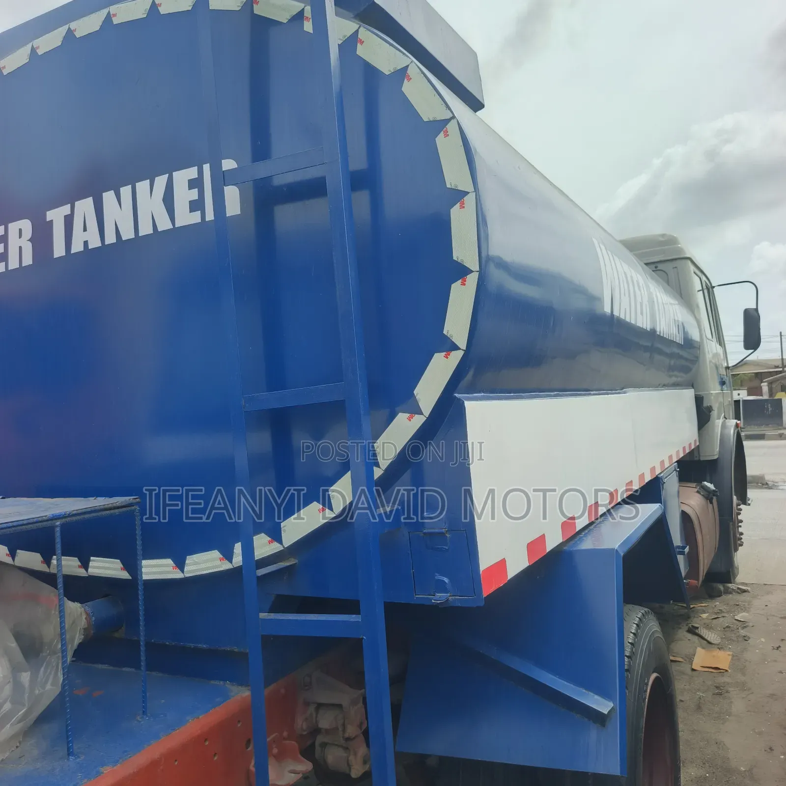 Mercedes-Benz 1999 White Water Tanker