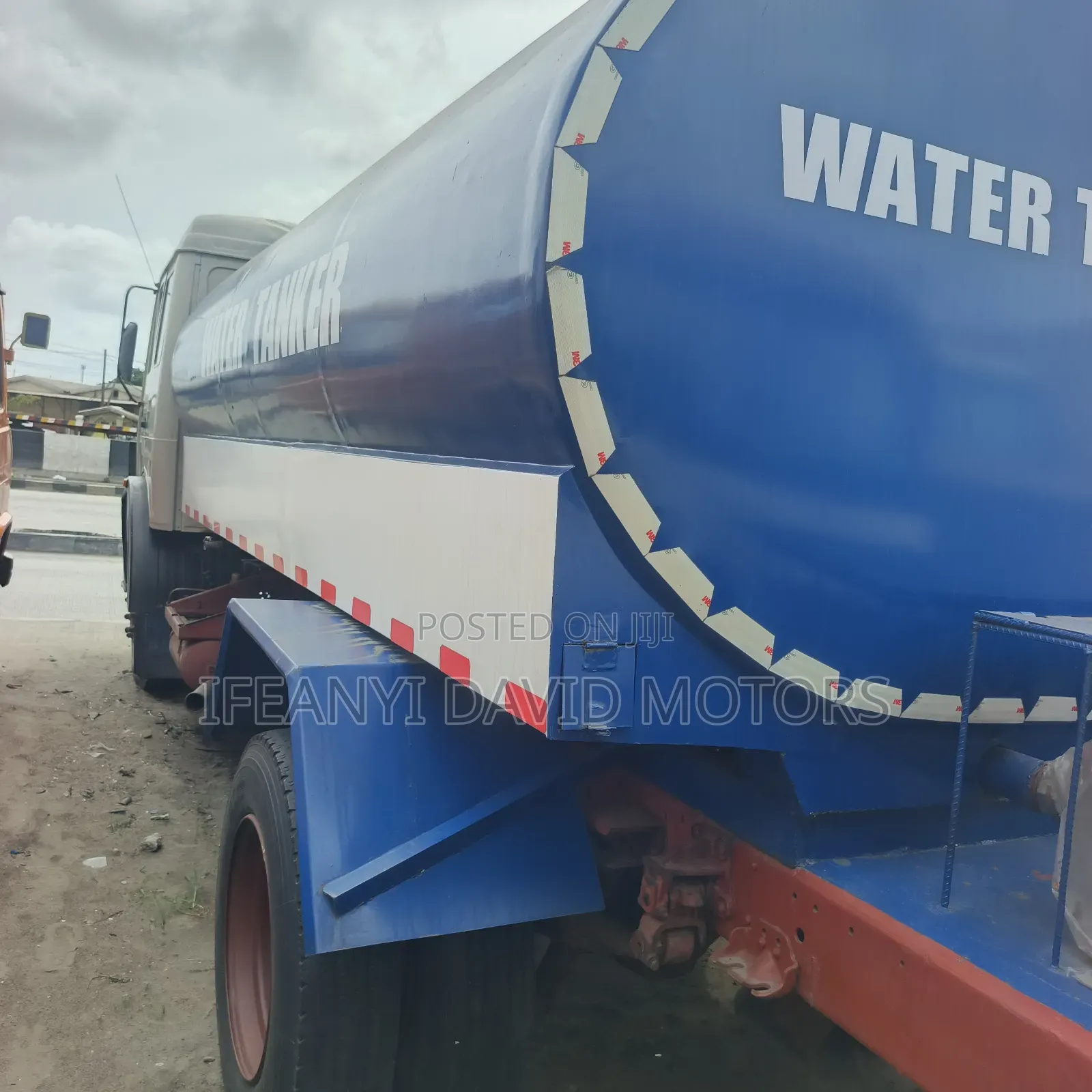 Mercedes-Benz 1999 White Water Tanker