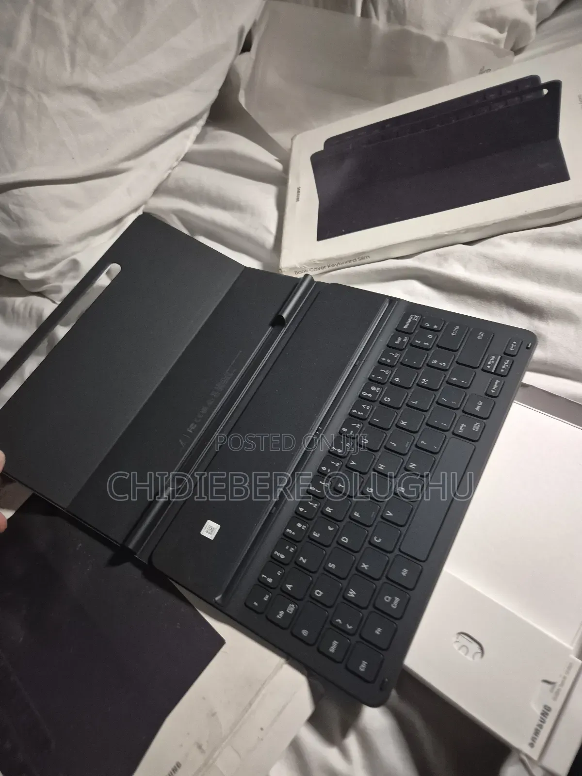 Slim Galaxy Tab S8/S7 Book Cover Keyboard
