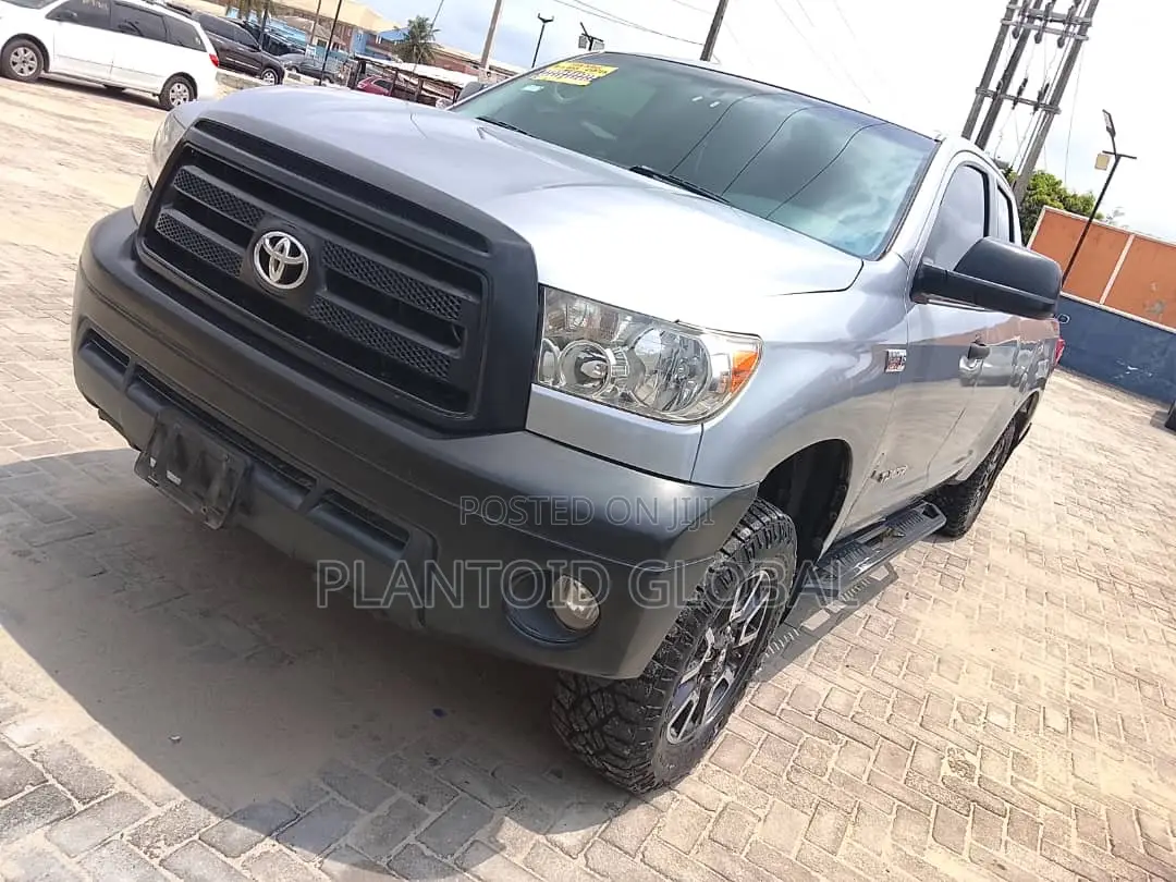 Toyota Tundra 2010 Silver