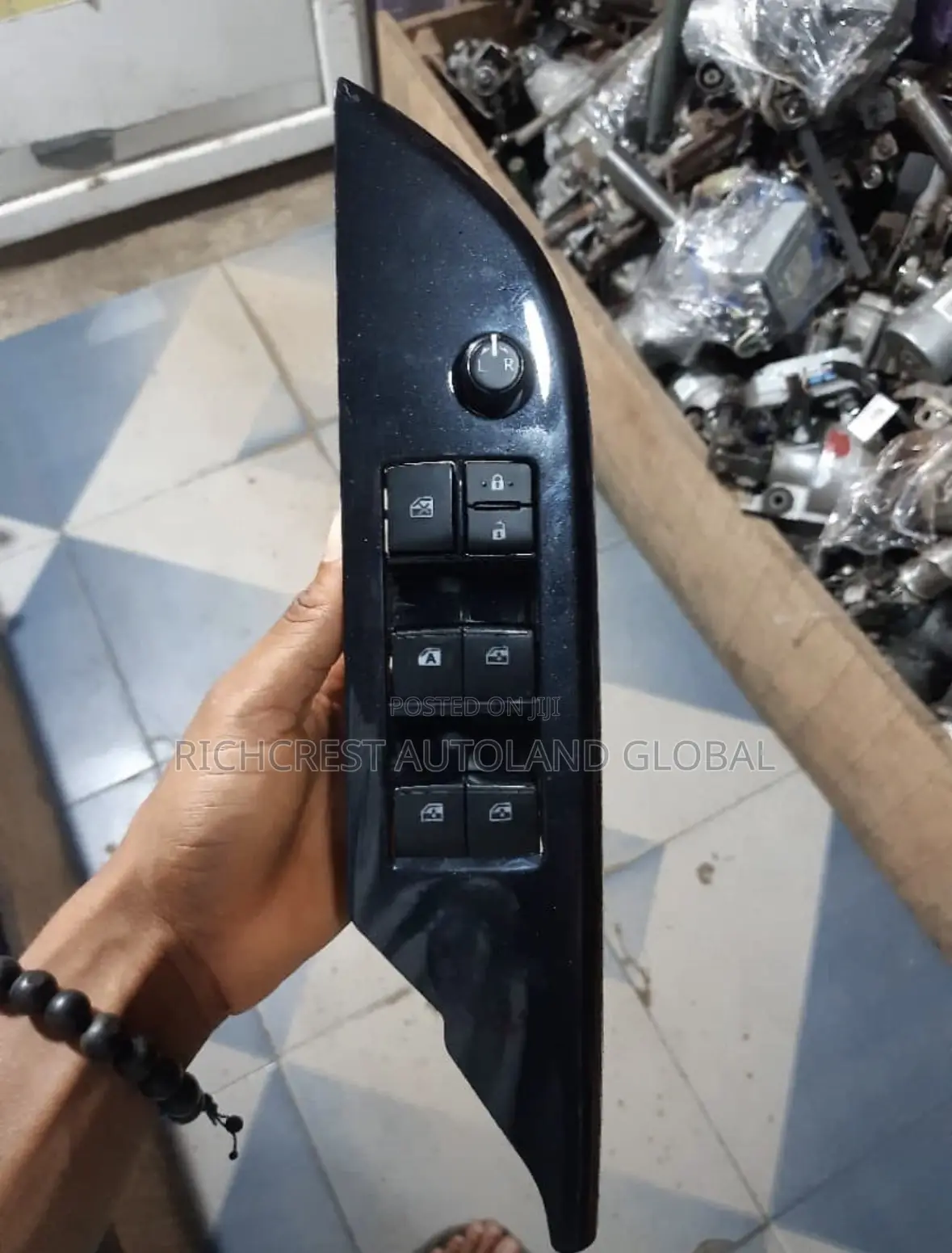 Toyota Hilux 2020-2024 Window Control (Pressing Bottom)
