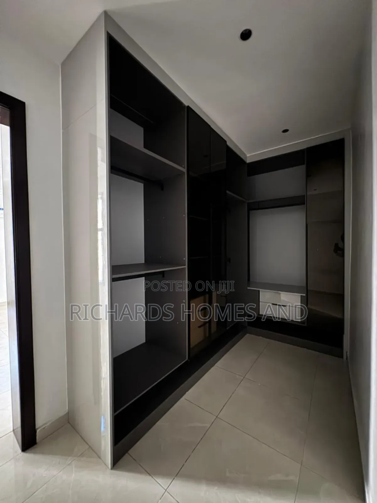 5bdrm Duplex in Banana for rent