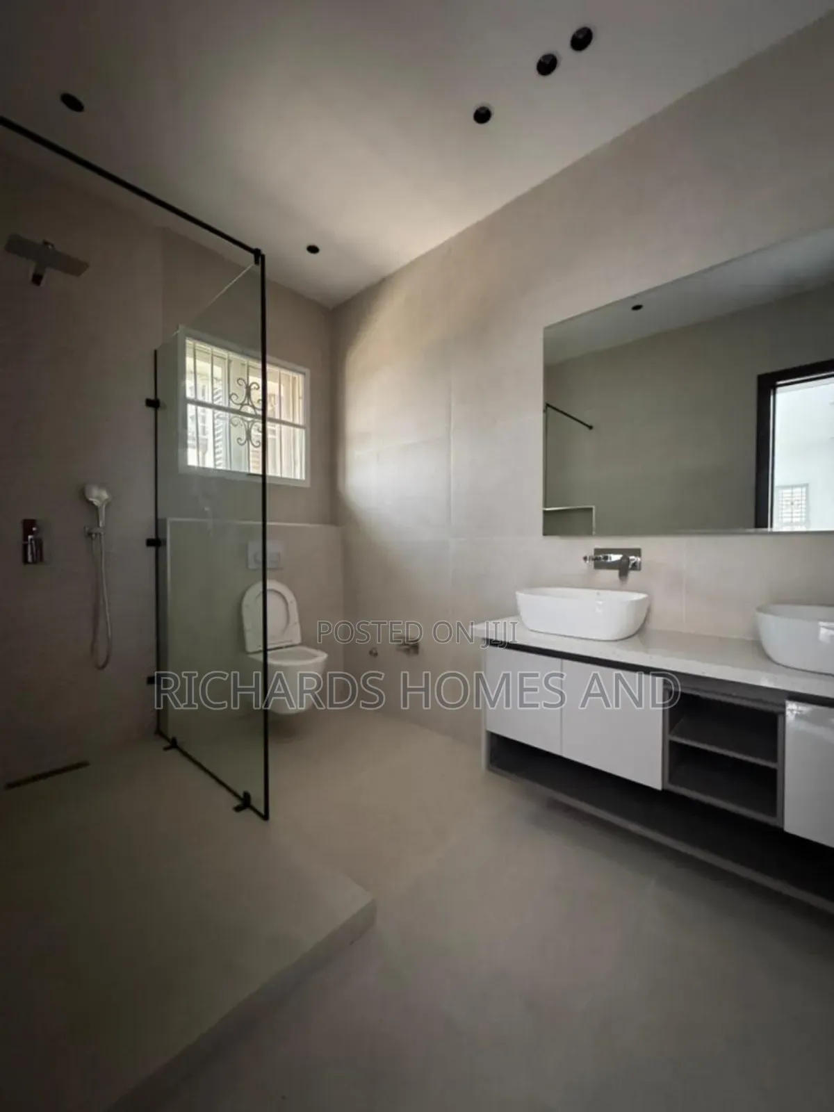 5bdrm Duplex in Banana for rent