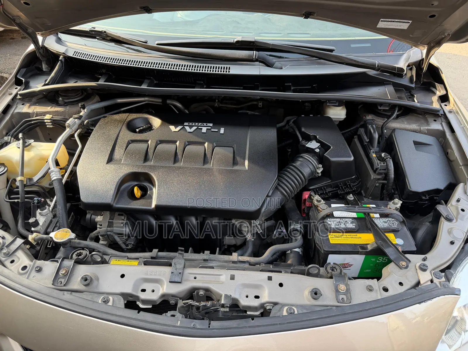 Toyota Corolla LE 4dr Sedan (1.8L 4cyl 4A) 2010 Gold