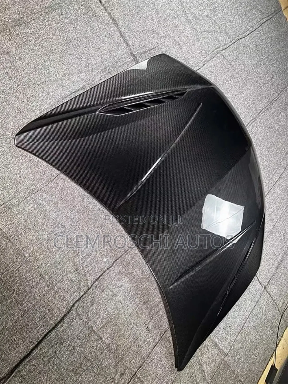 High Quality Certified Complete New Dry Carbon Bonnet Lamborghini Urus