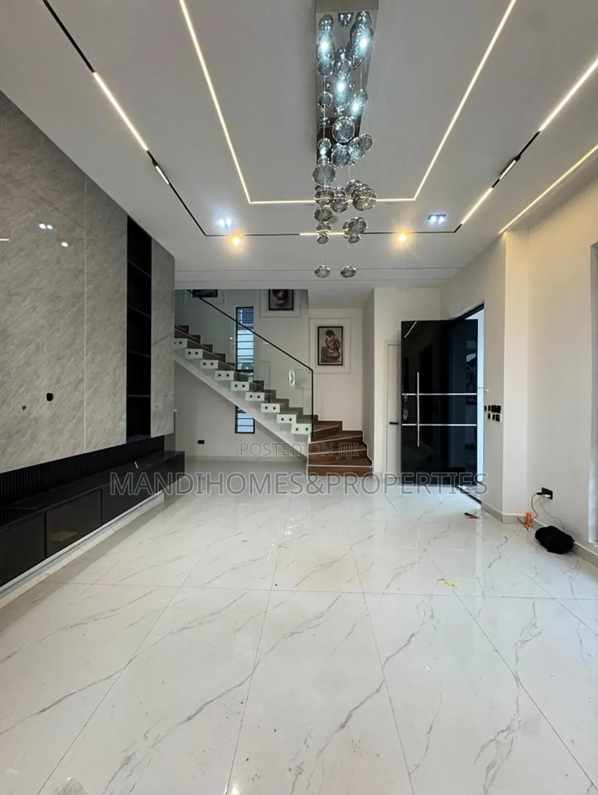 5bdrm Duplex in Ikota for sale