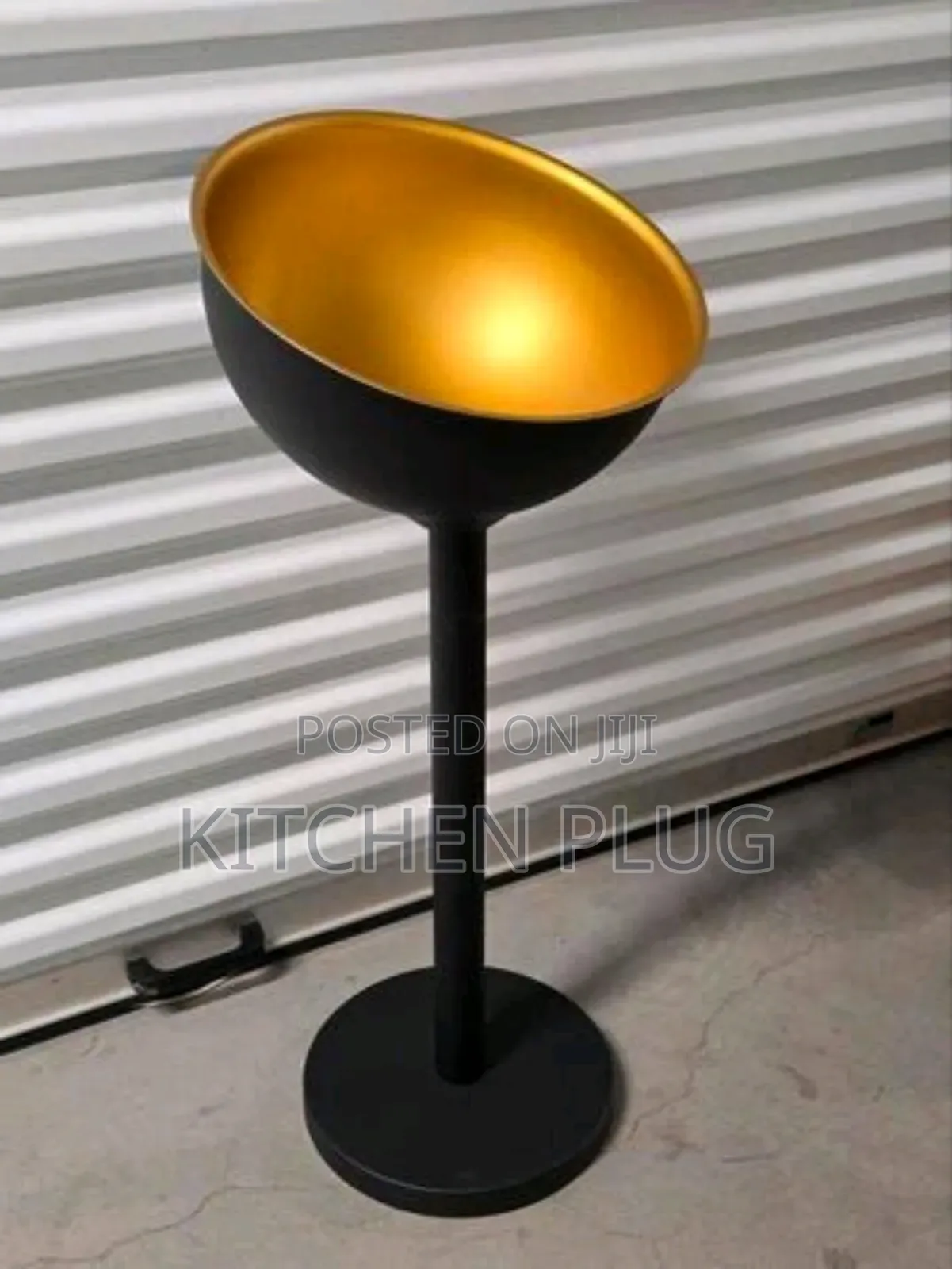 Free-standing, Champagne Or Wine Basin With A Black Gold Interior