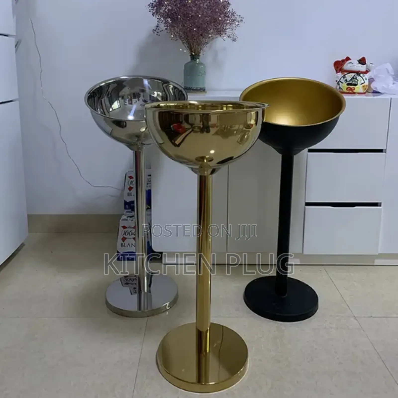 Free-standing, Champagne Or Wine Basin With A Black Gold Interior