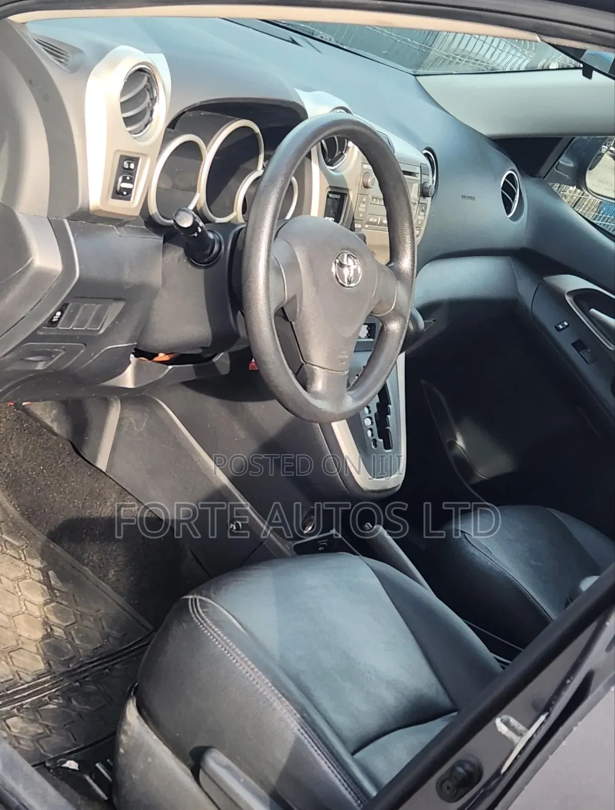 Toyota Matrix XRS Hatchback FWD (2.4L 4cyl 5A) 2010 Gray