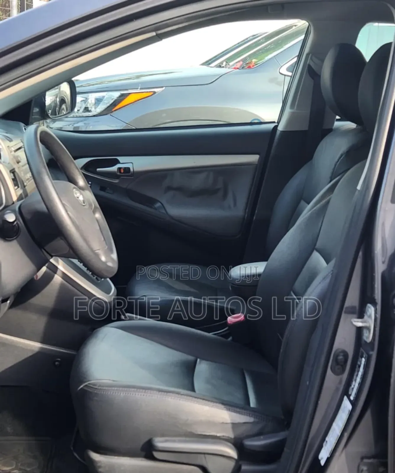 Toyota Matrix XRS Hatchback FWD (2.4L 4cyl 5A) 2010 Gray