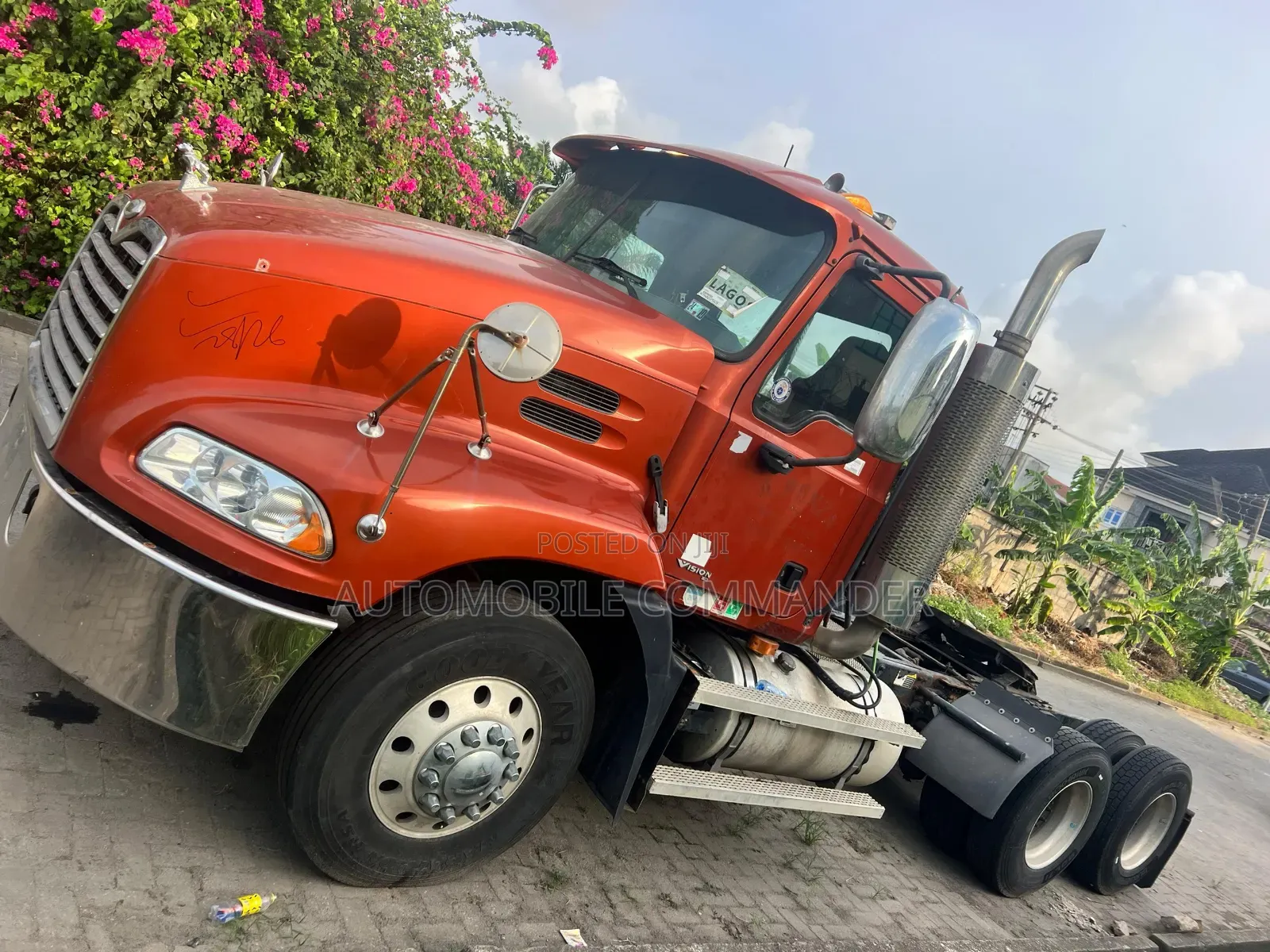 Trailer Head