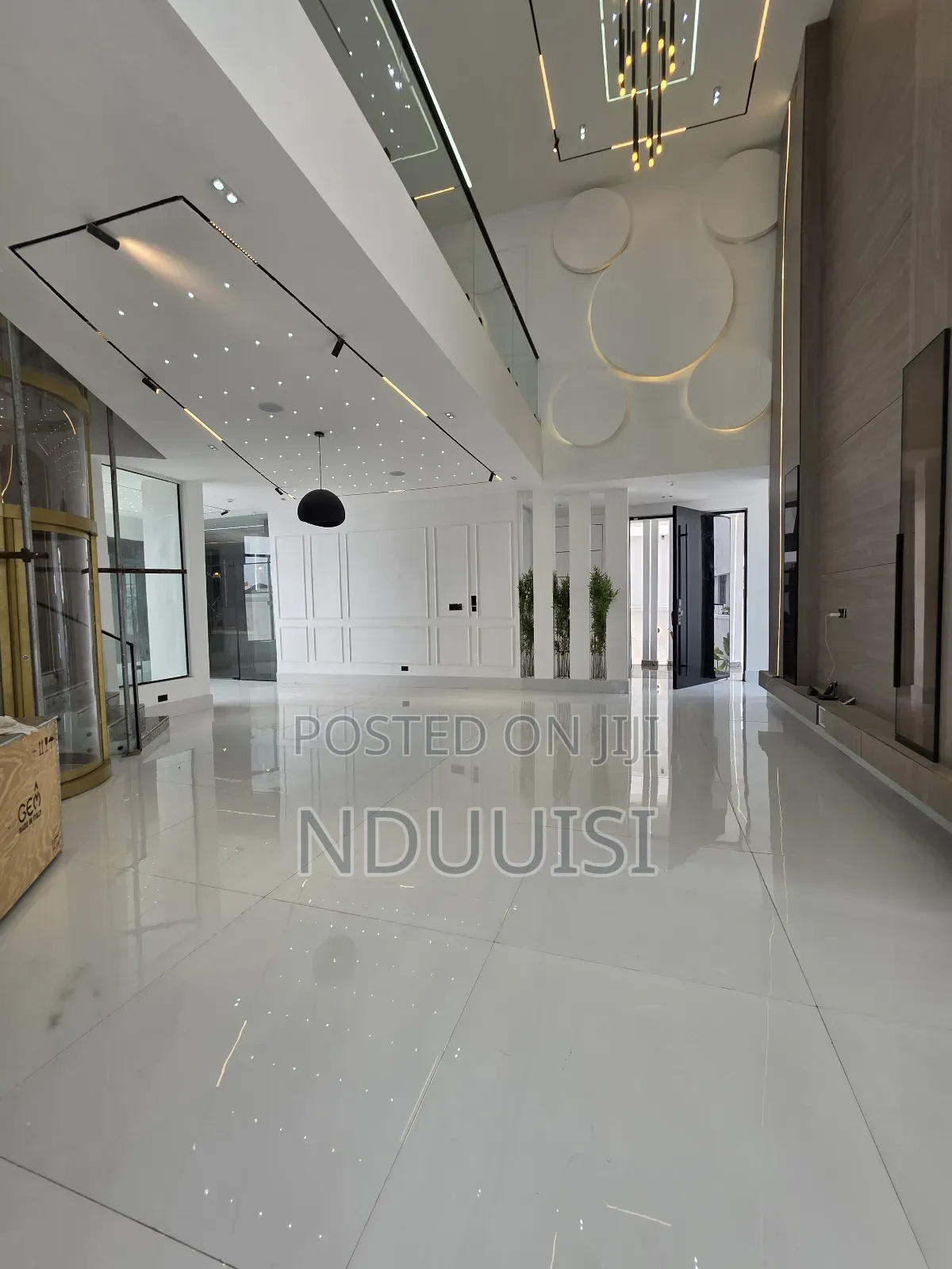 5bdrm Duplex in Chevron for sale