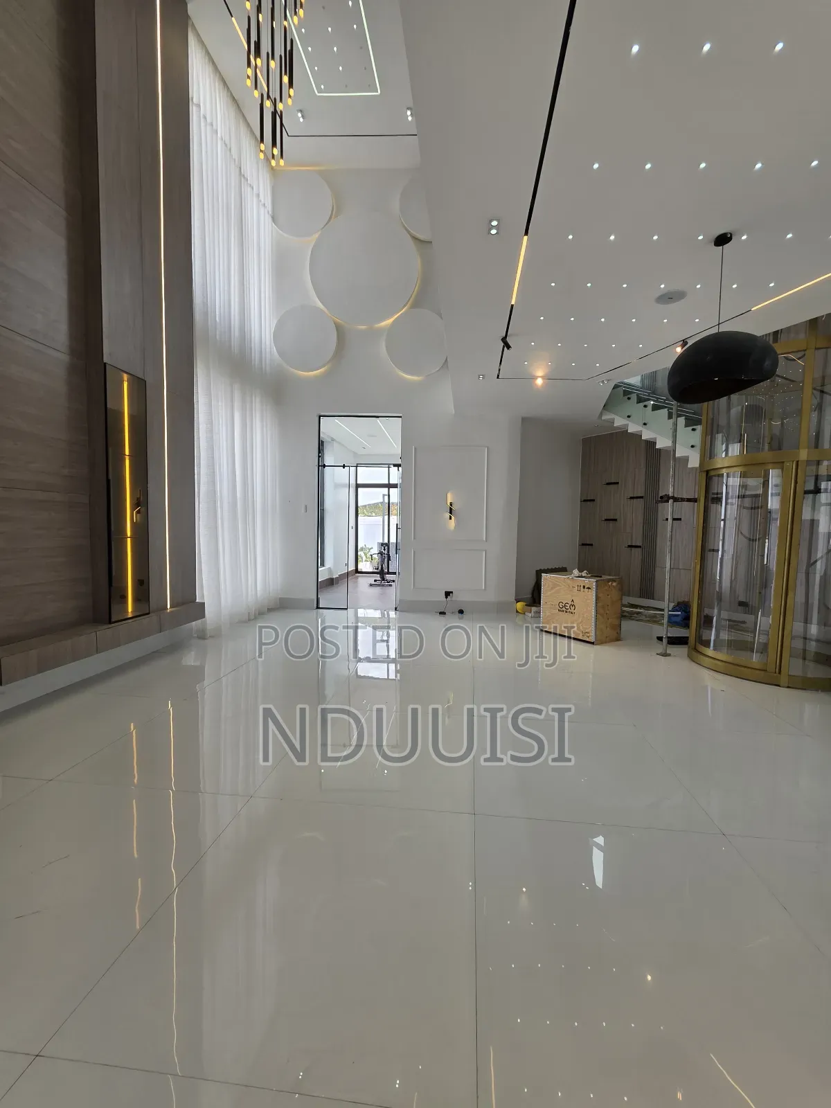 5bdrm Duplex in Chevron for sale