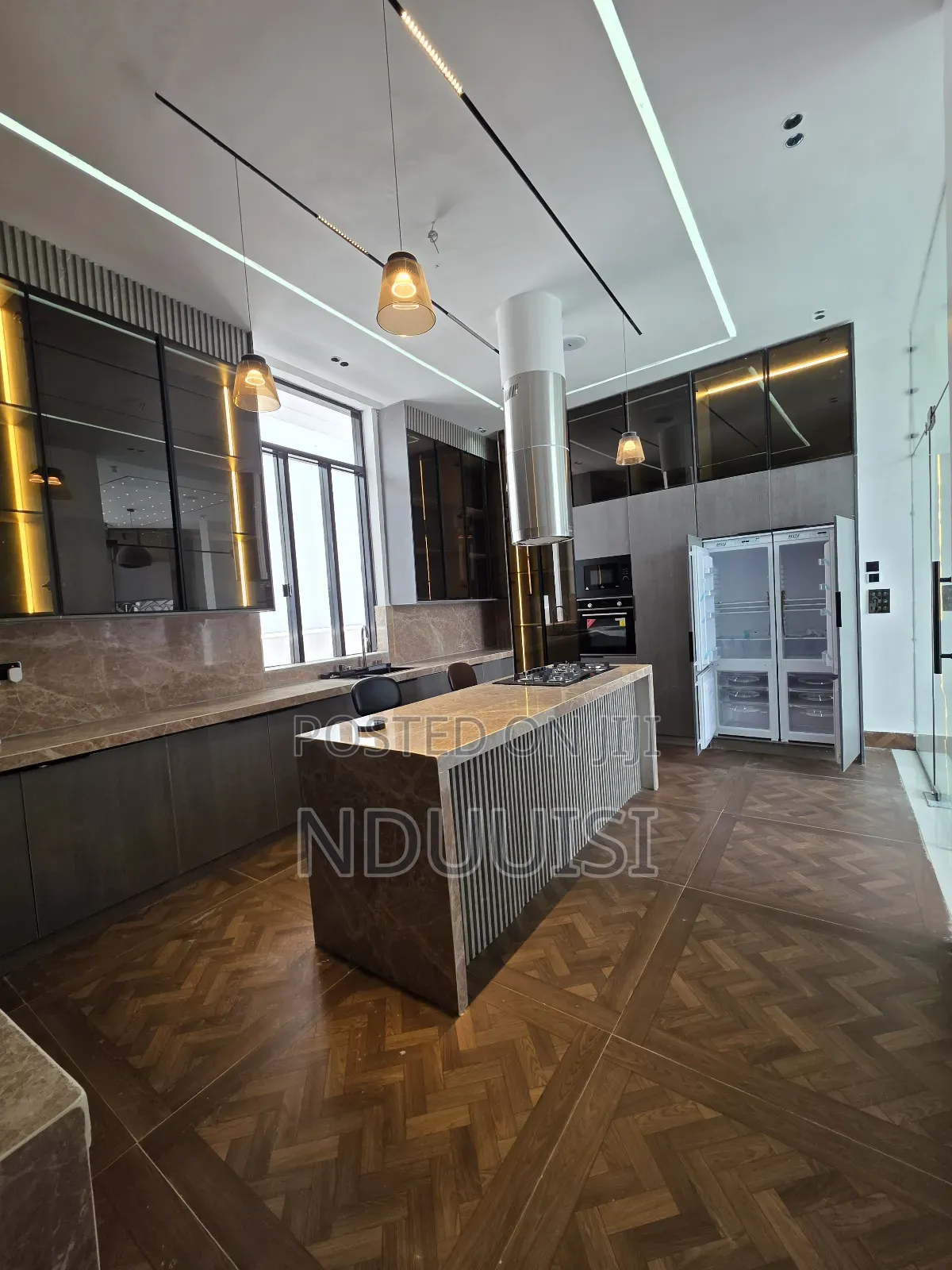 5bdrm Duplex in Chevron for sale