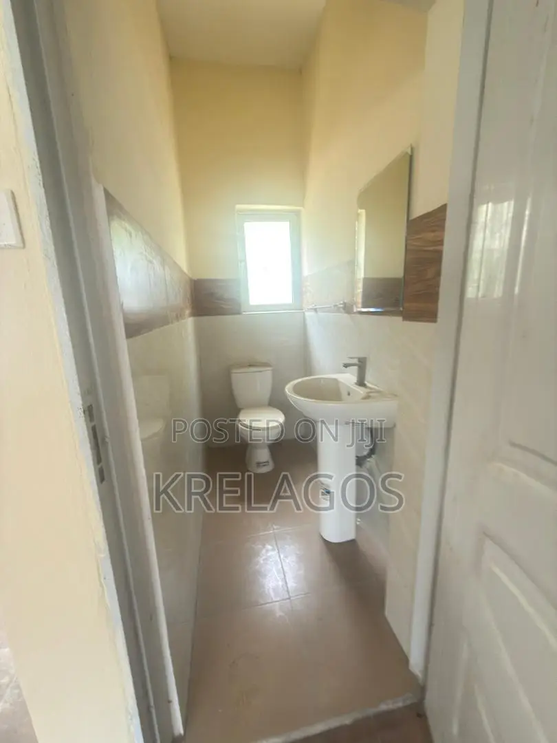 1bdrm Duplex in Chevron for sale