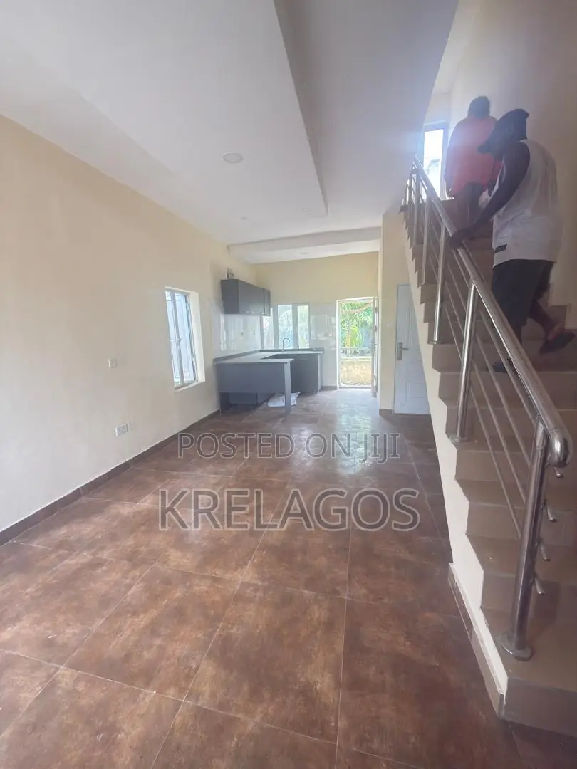1bdrm Duplex in Chevron for sale