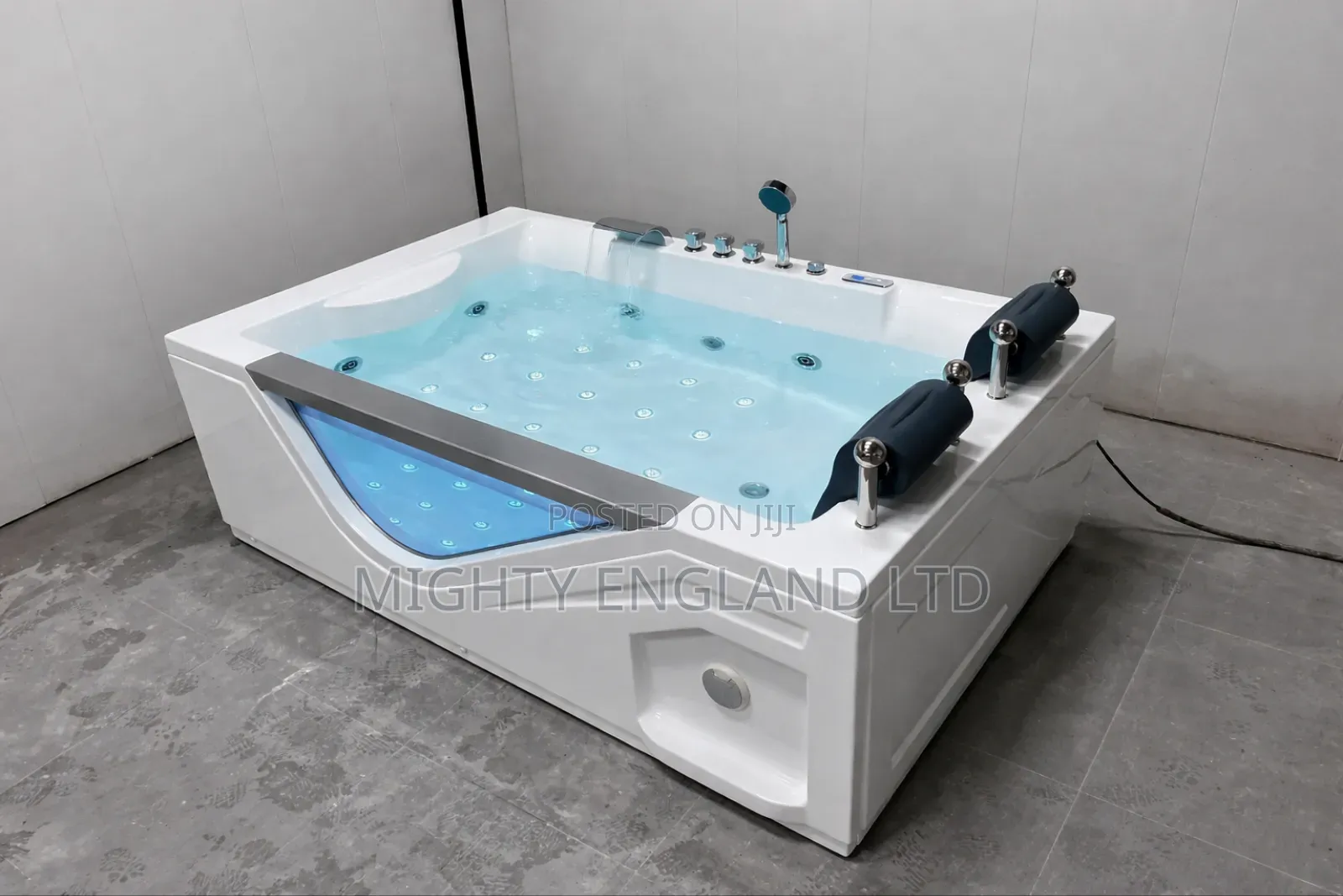 Modern White Acrylic Whirlpool Massage Bathtub Designed For Two People
