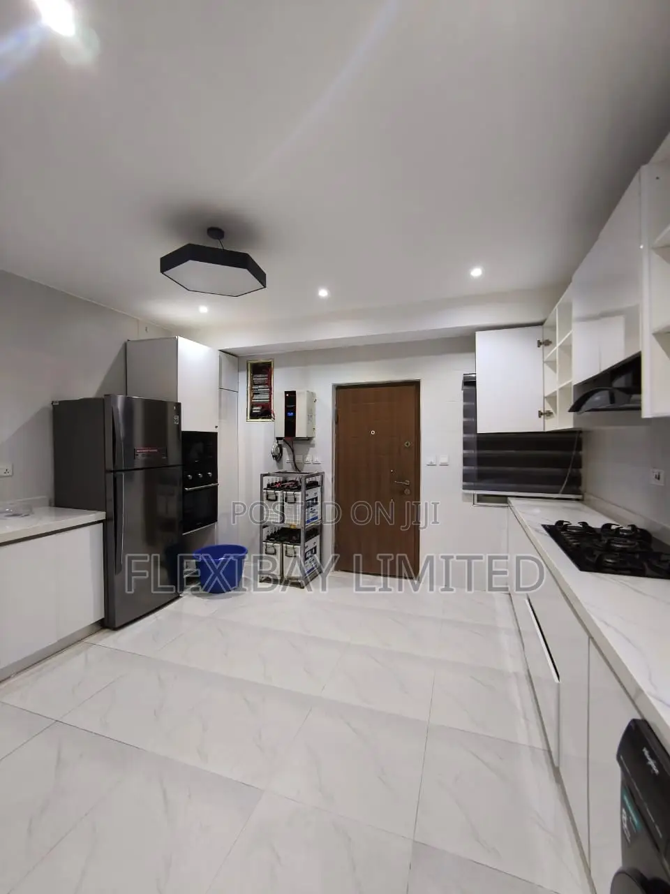 Furnished 3bdrm Penthouse in Primewaters, Ikate for rent