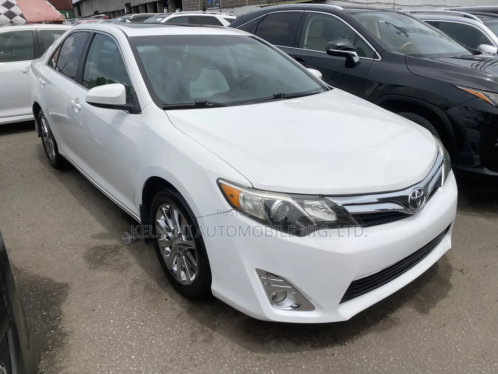 Toyota Camry XLE V6 4dr Sedan (3.5L 6cyl 6A) 2013 White