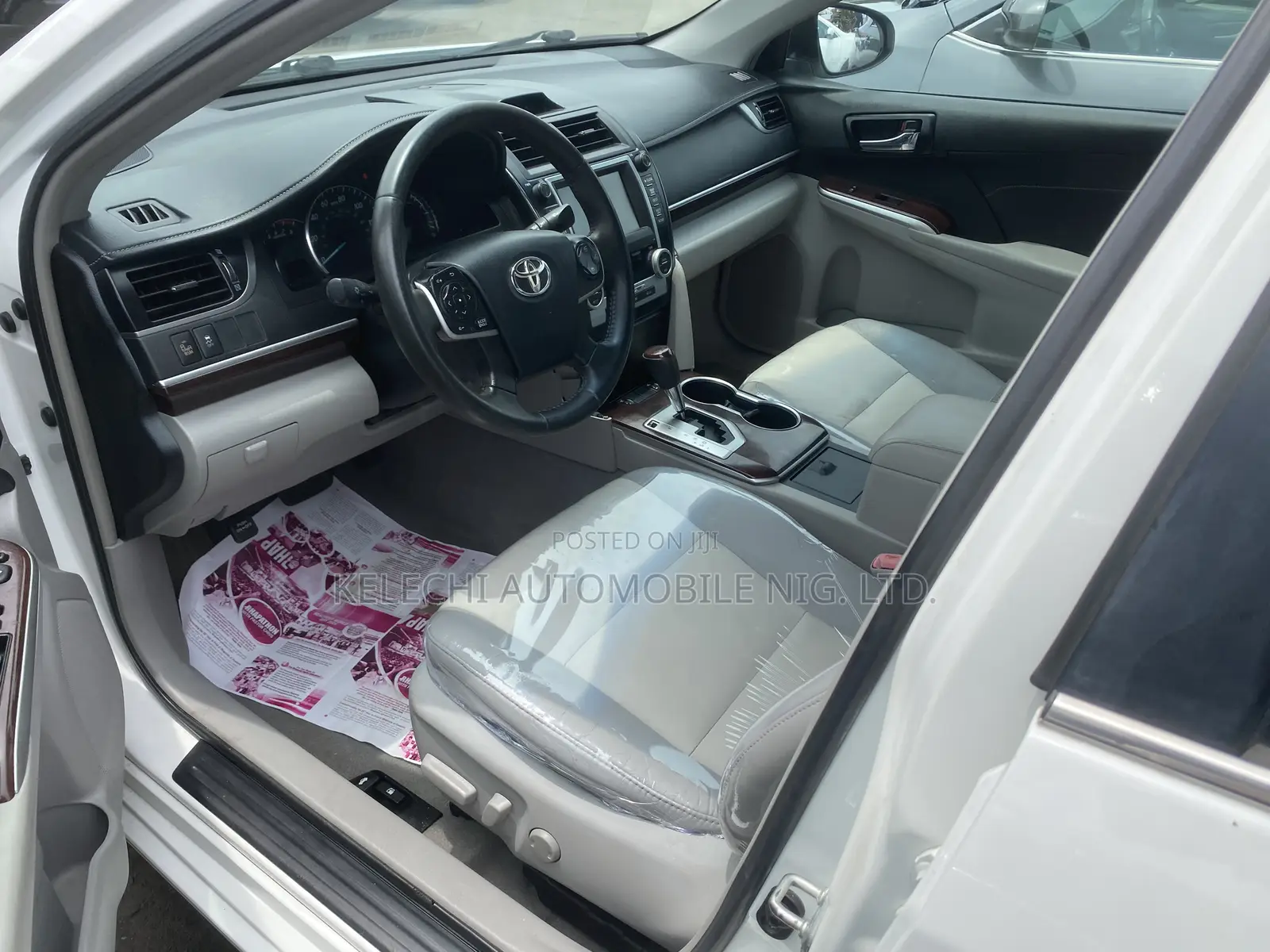 Toyota Camry XLE V6 4dr Sedan (3.5L 6cyl 6A) 2013 White