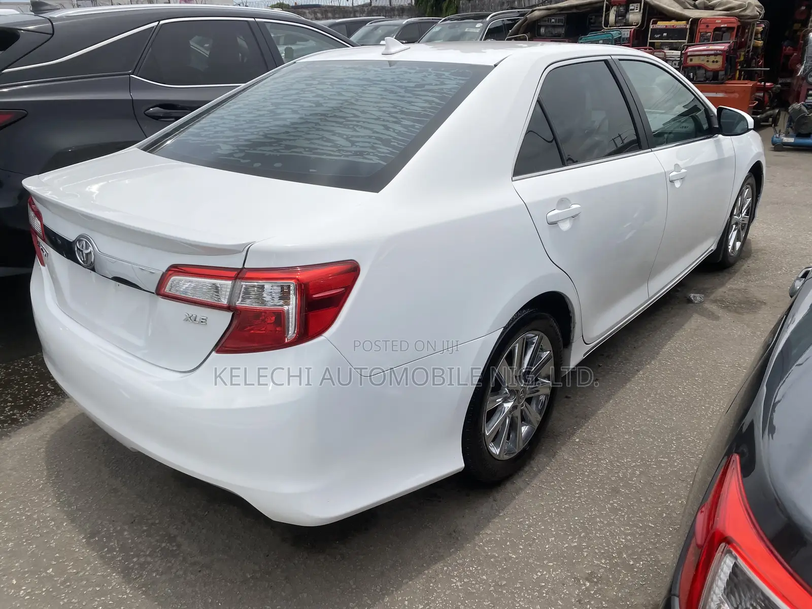 Toyota Camry XLE V6 4dr Sedan (3.5L 6cyl 6A) 2013 White