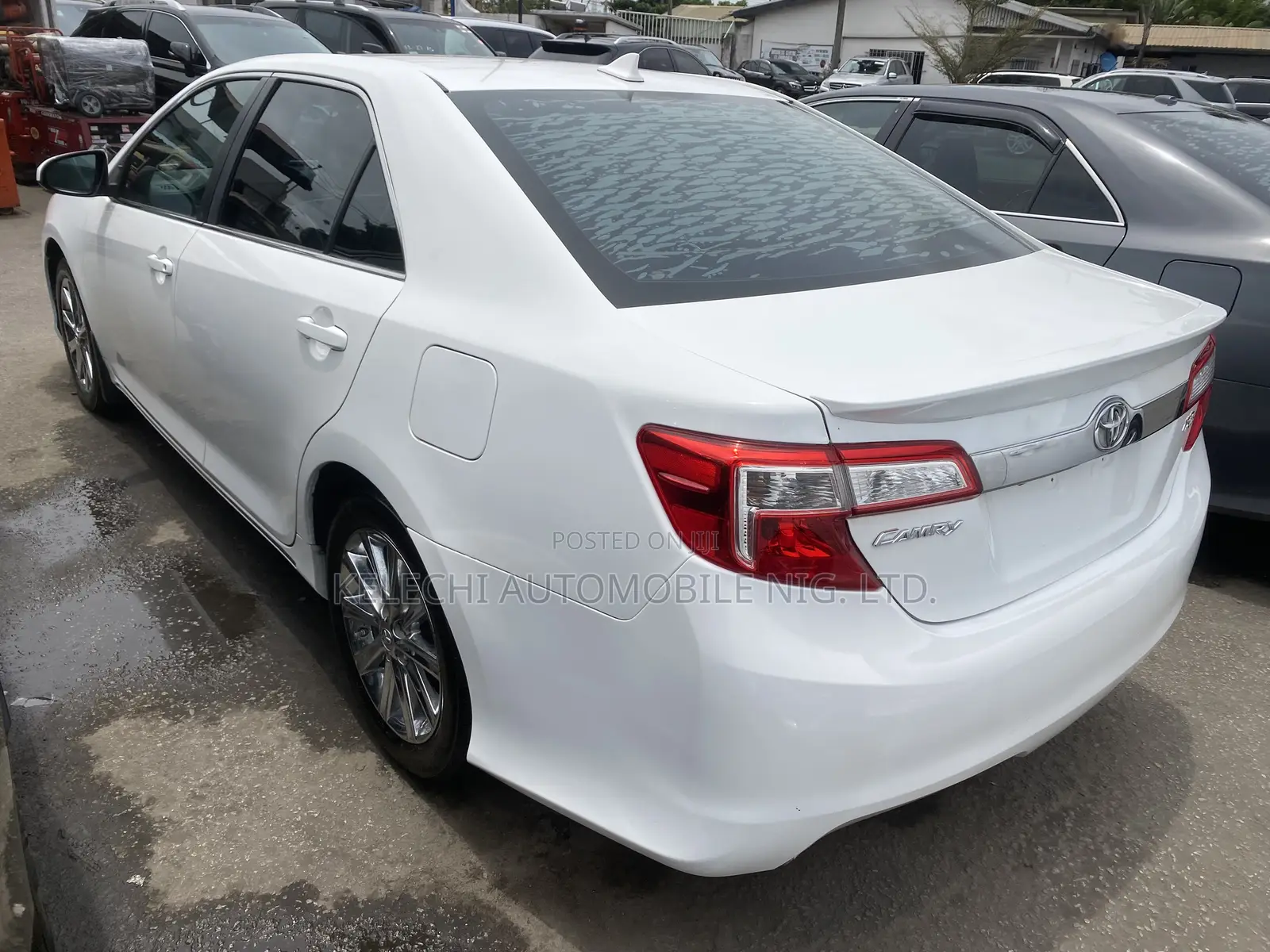 Toyota Camry XLE V6 4dr Sedan (3.5L 6cyl 6A) 2013 White