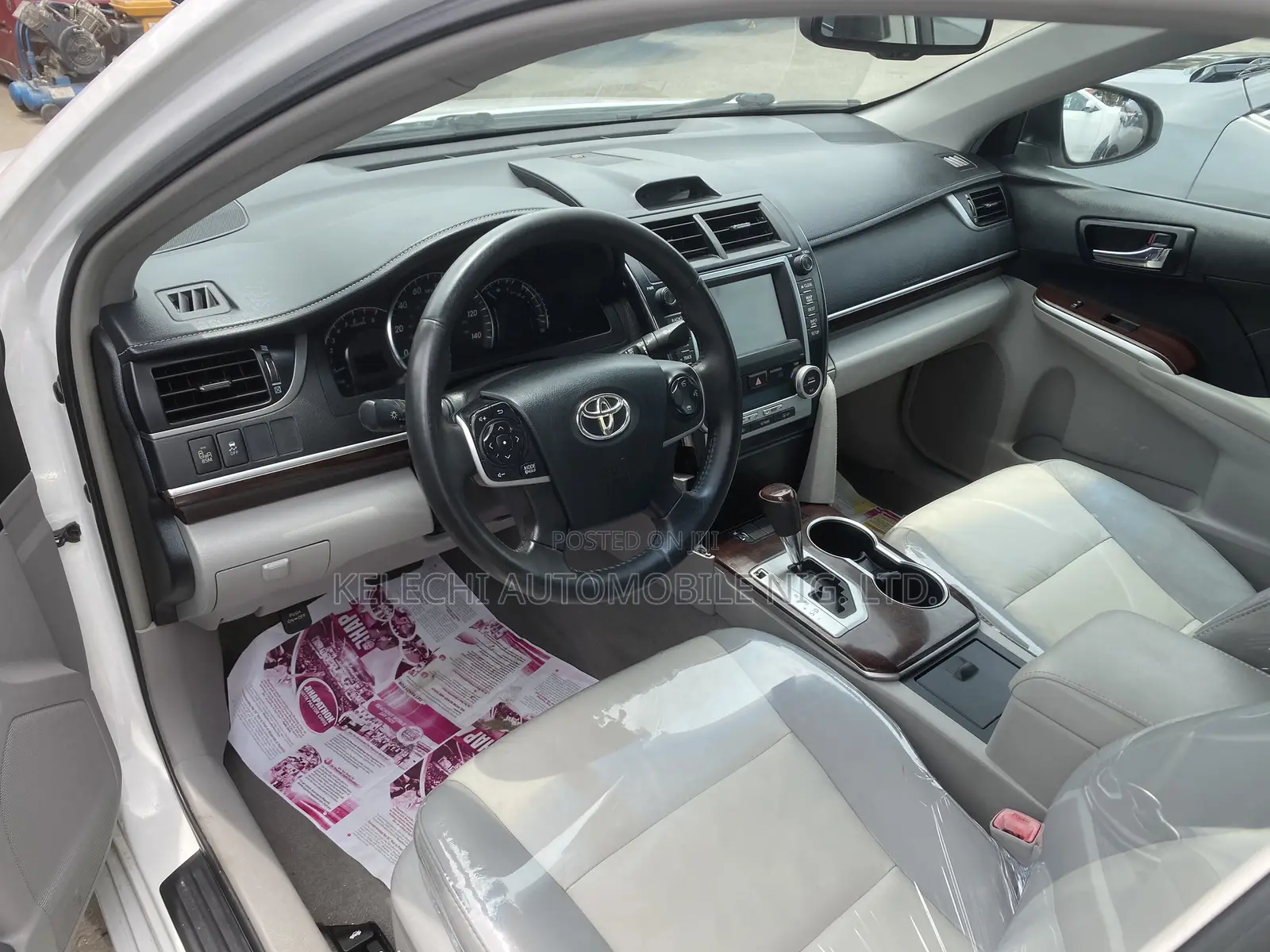 Toyota Camry XLE V6 4dr Sedan (3.5L 6cyl 6A) 2013 White