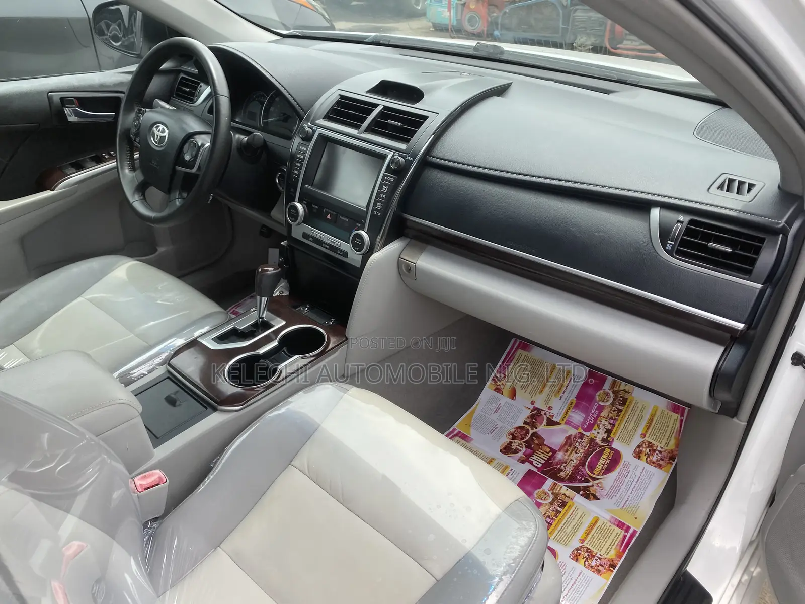Toyota Camry XLE V6 4dr Sedan (3.5L 6cyl 6A) 2013 White