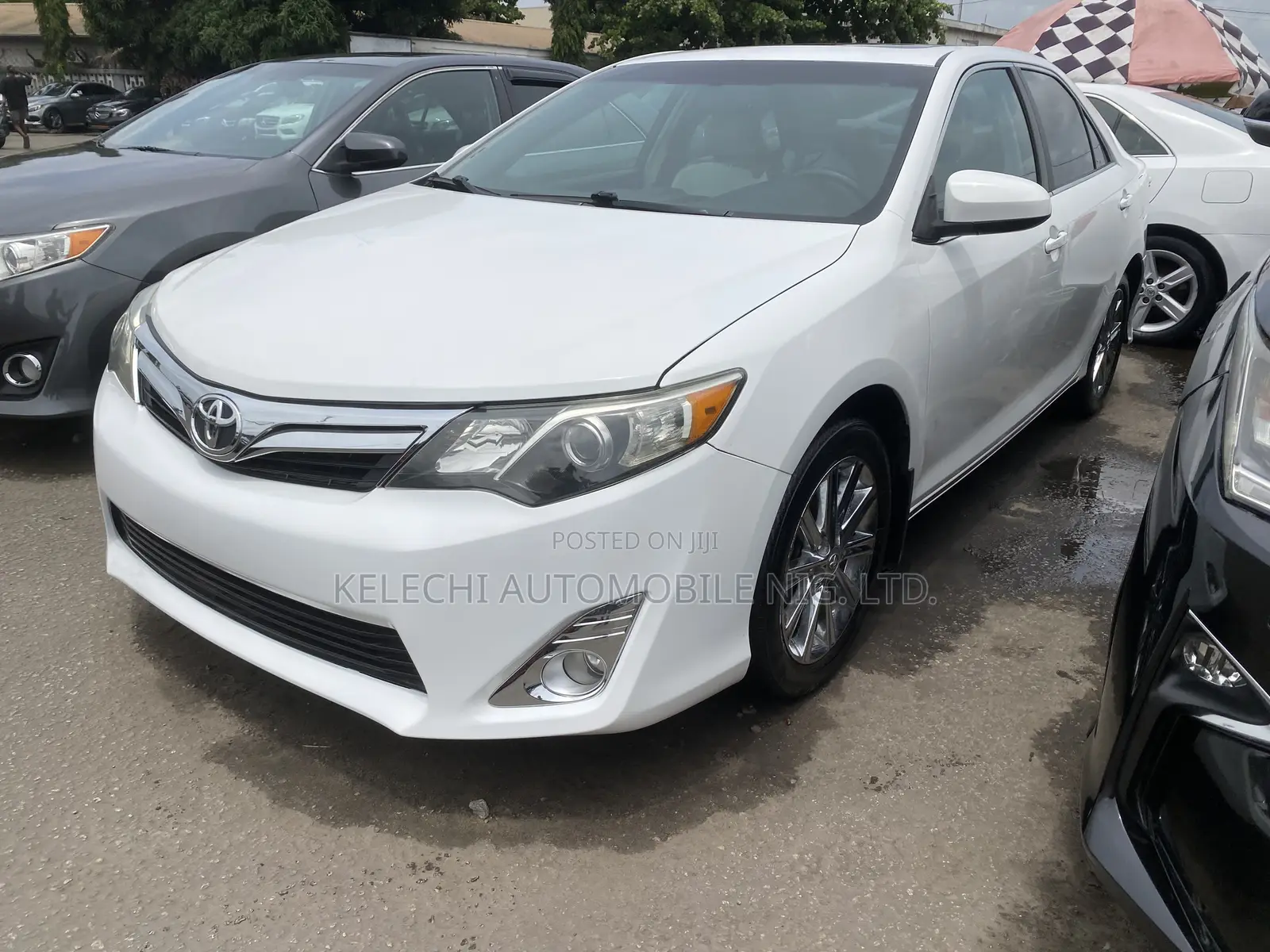 Toyota Camry XLE V6 4dr Sedan (3.5L 6cyl 6A) 2013 White