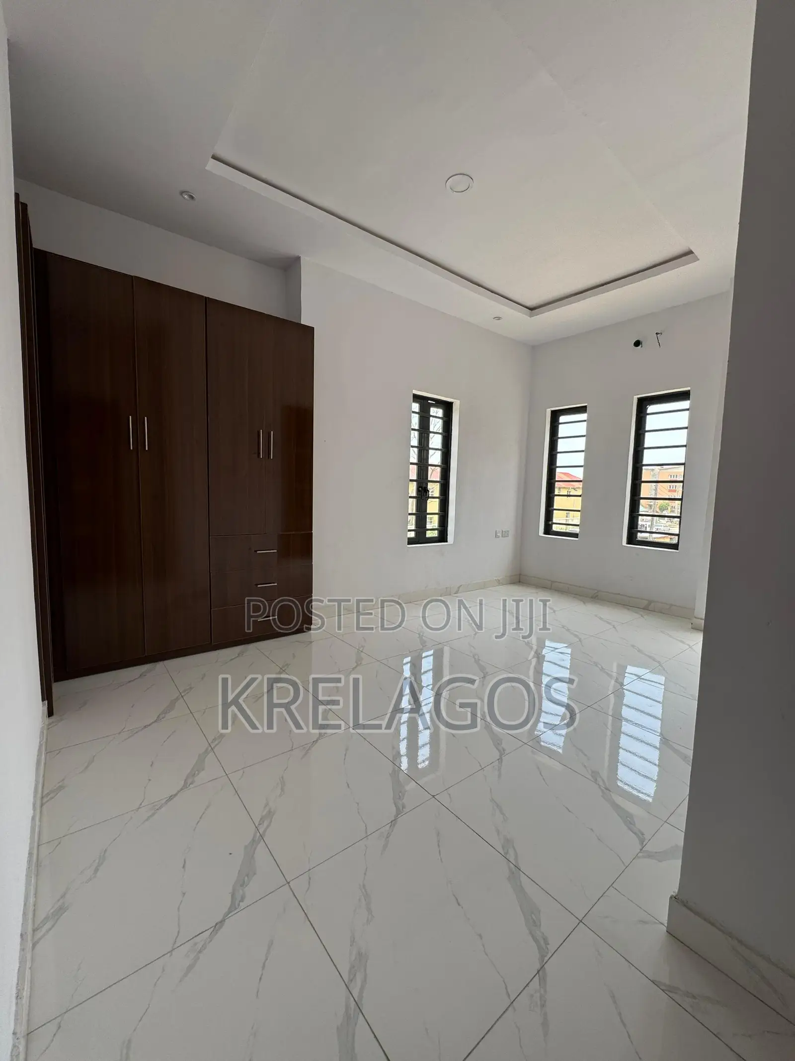 3bdrm Duplex in Ikota for sale