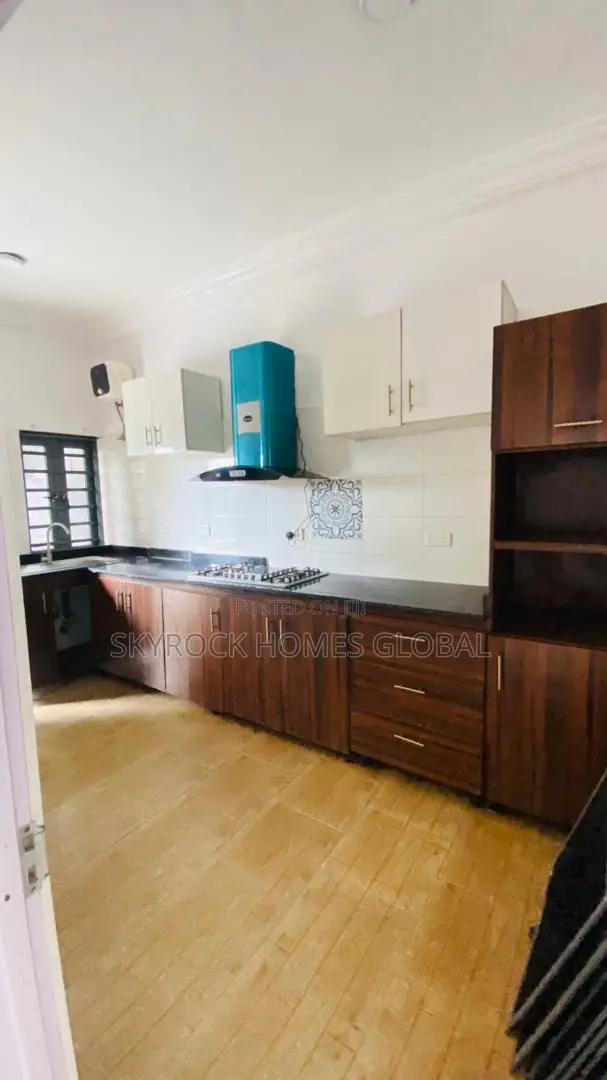 4bdrm Duplex in Sangotedo for rent