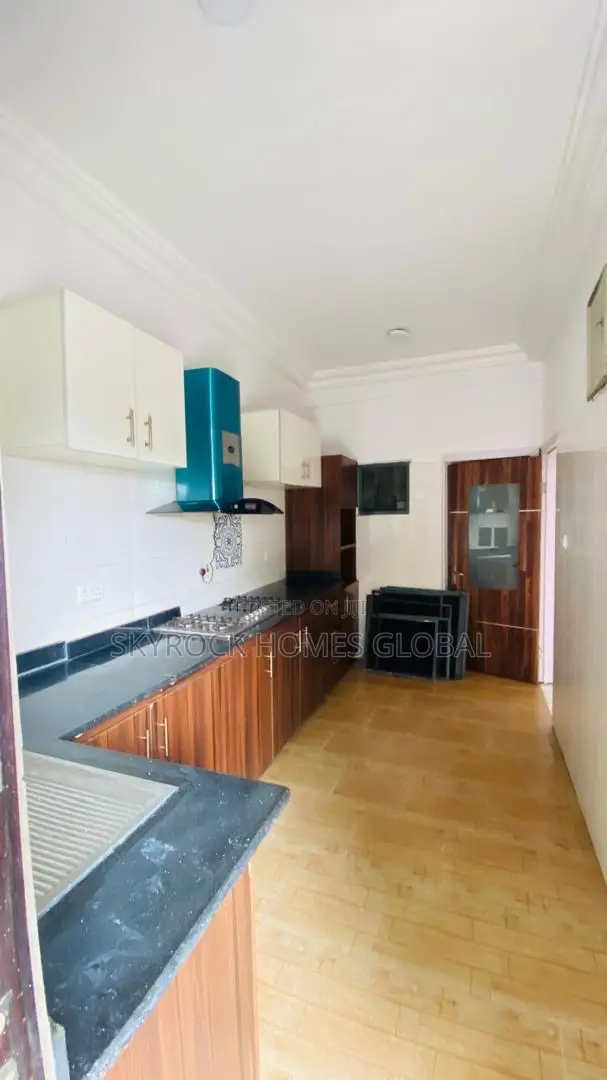 4bdrm Duplex in Sangotedo for rent
