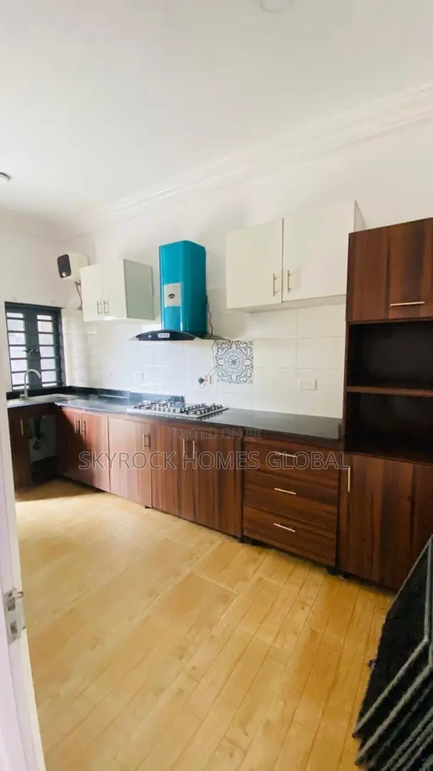4bdrm Duplex in Sangotedo for rent
