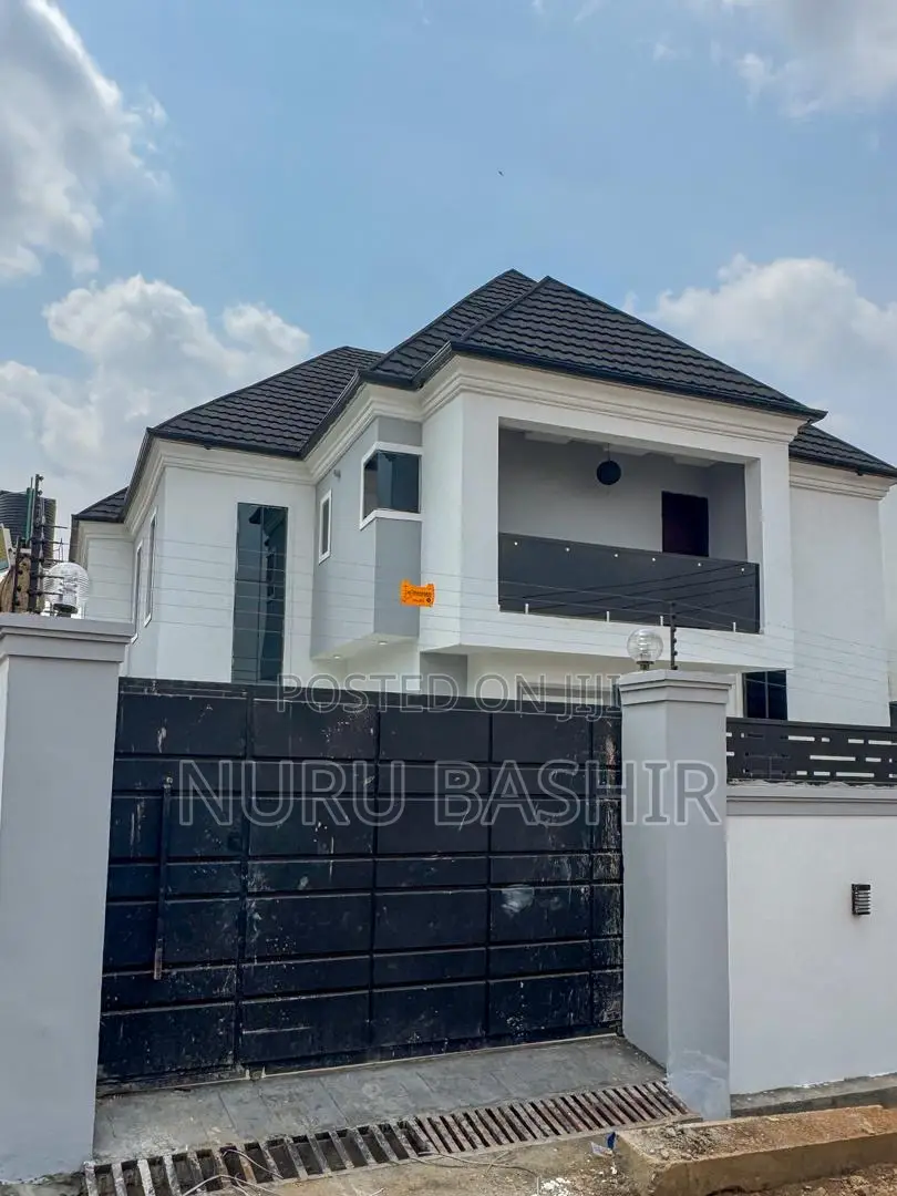 4bdrm Duplex in Zoe Oluyole Estate for sale