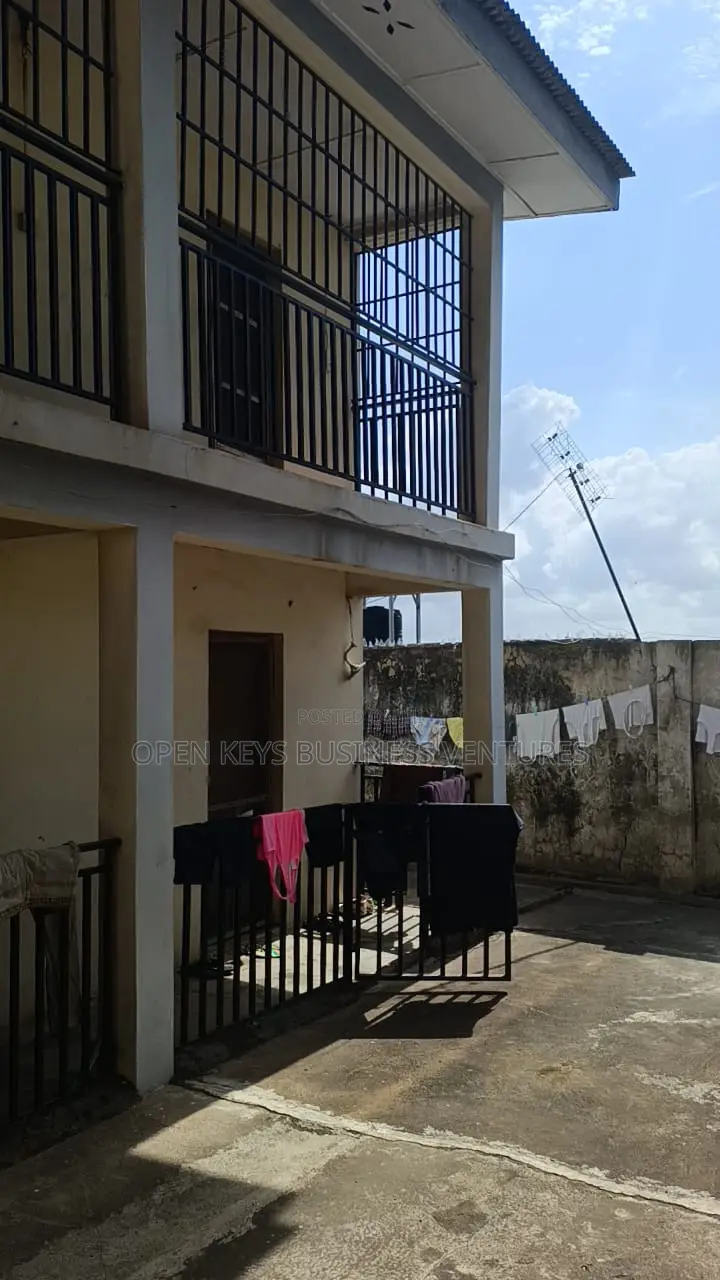 3bdrm House in Kufeyiji, Agodi for sale