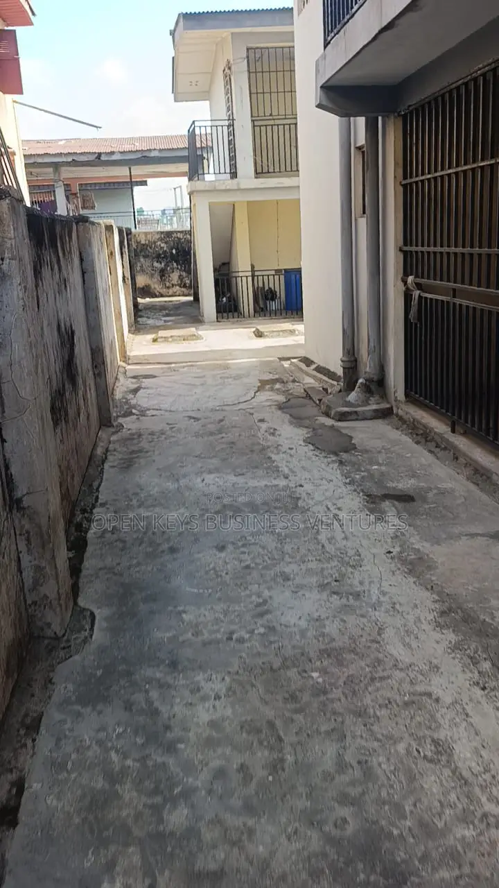 3bdrm House in Kufeyiji, Agodi for sale