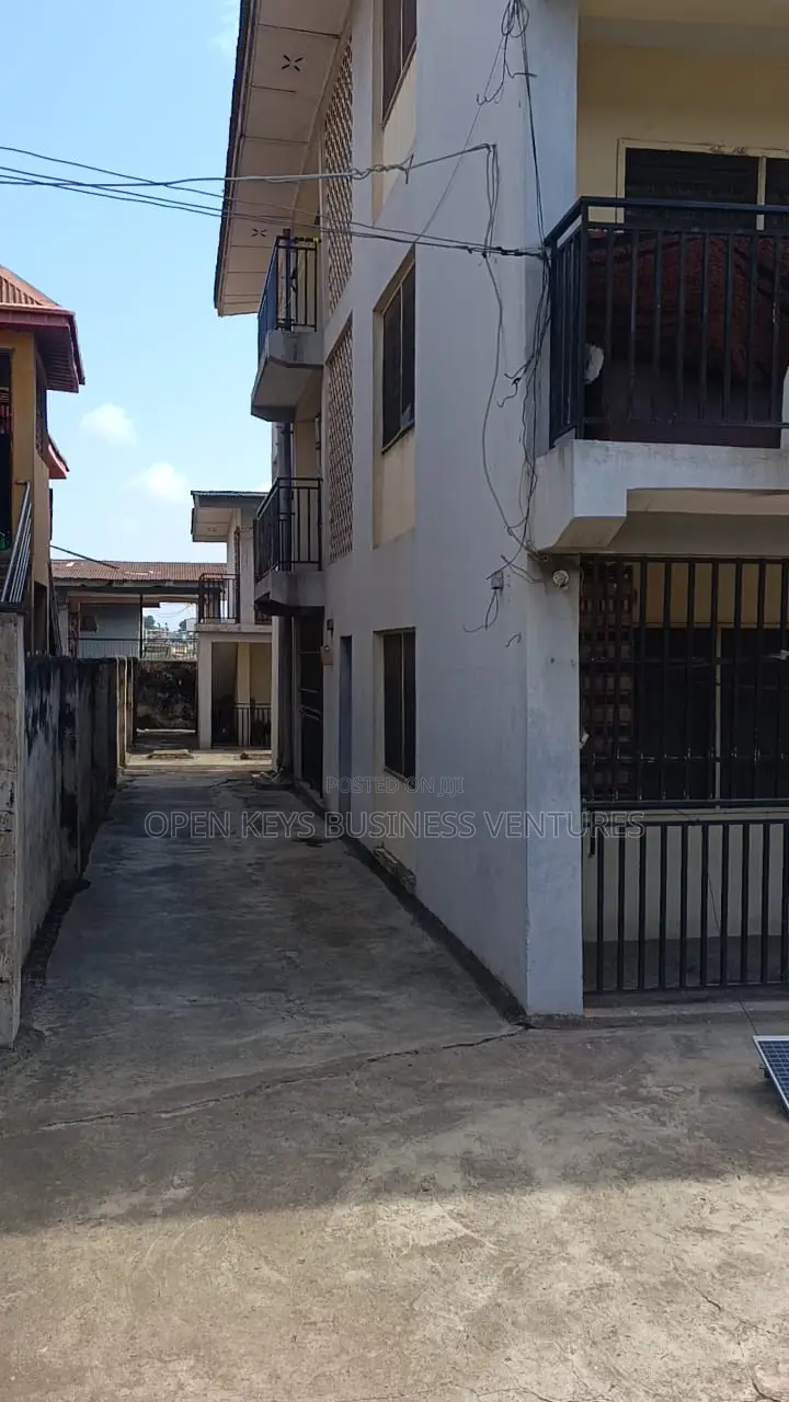 3bdrm House in Kufeyiji, Agodi for sale