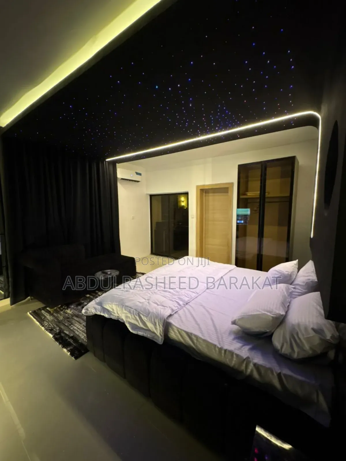 Luxury Studio Apartment With a Fully Kitted Kitchen