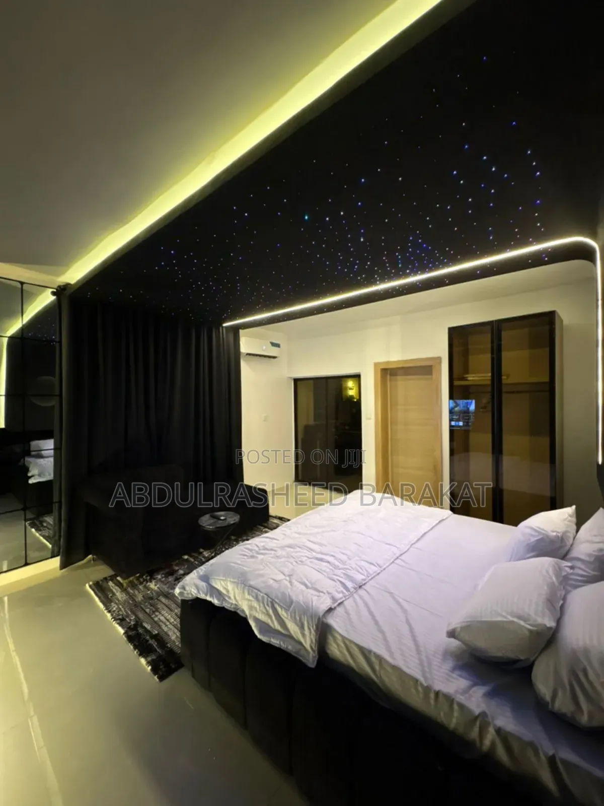 Luxury Studio Apartment With a Fully Kitted Kitchen